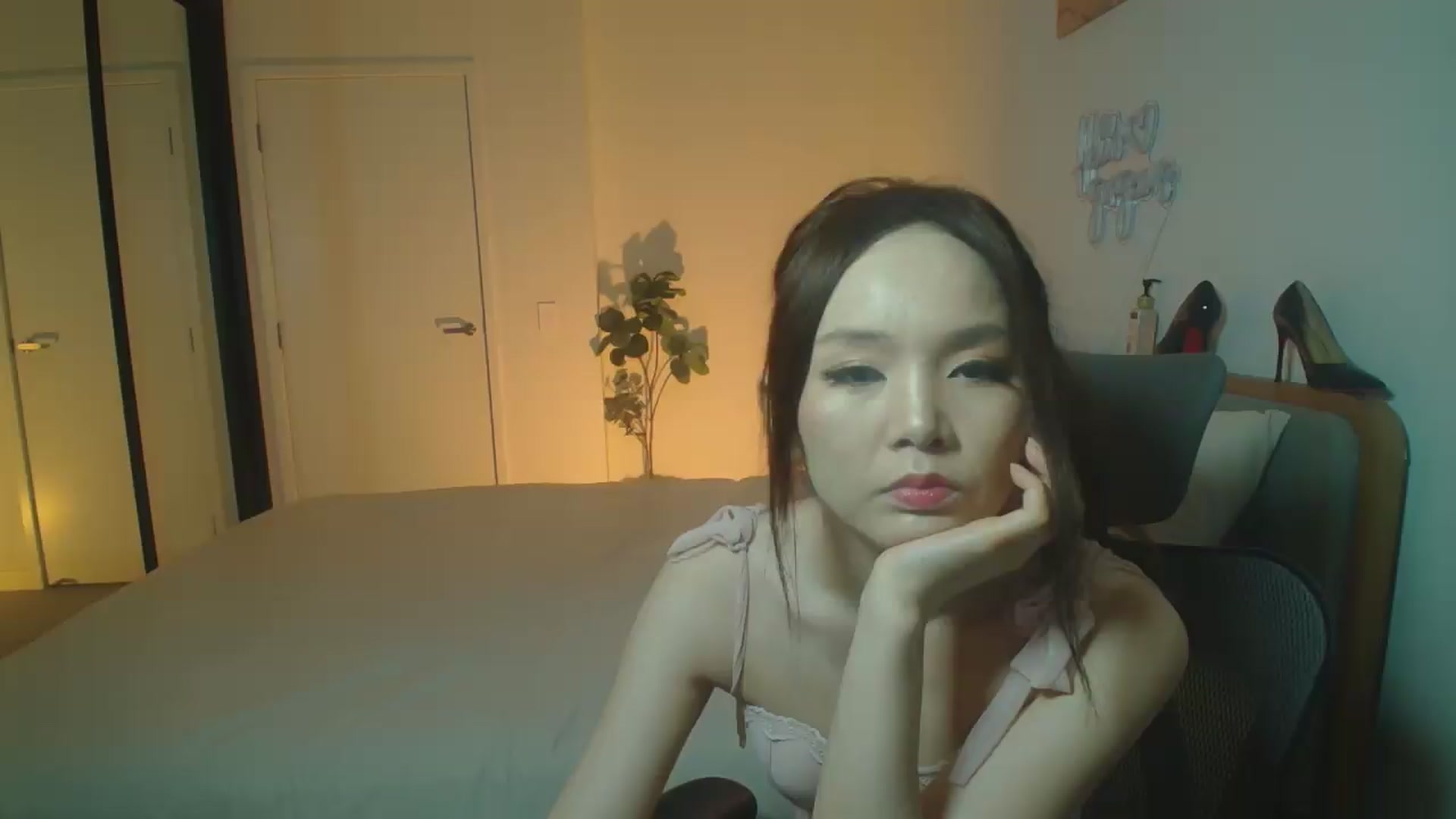 Gallery image thumbnail from Hanna_XX's myfreecams stream on, 08/20/2026, 10:31 image 6 of 20