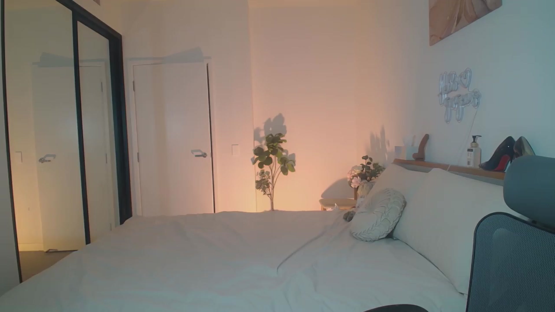 Gallery image thumbnail from Hanna_XX's myfreecams stream on, 08/21/2026, 12:37 image 3 of 20