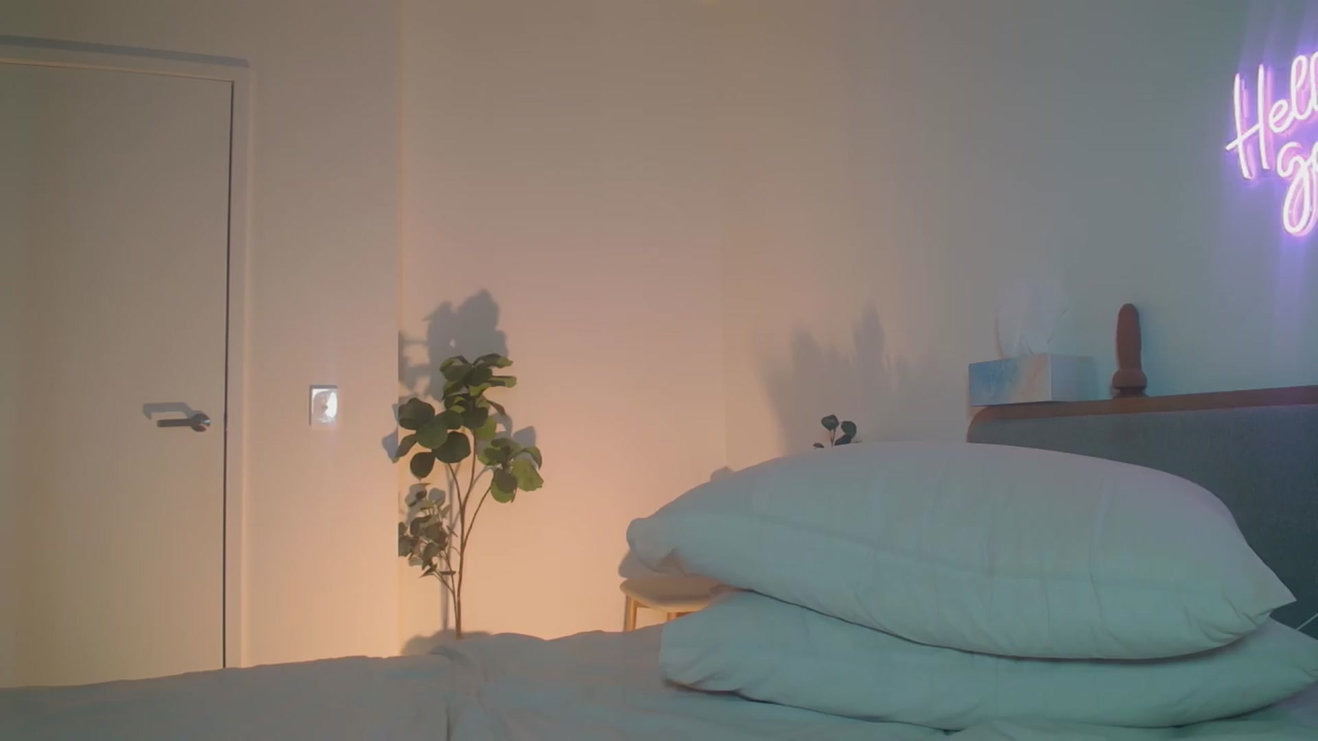 Gallery image thumbnail from Hanna_XX's myfreecams stream on, 08/22/2026, 11:35 image 16 of 20