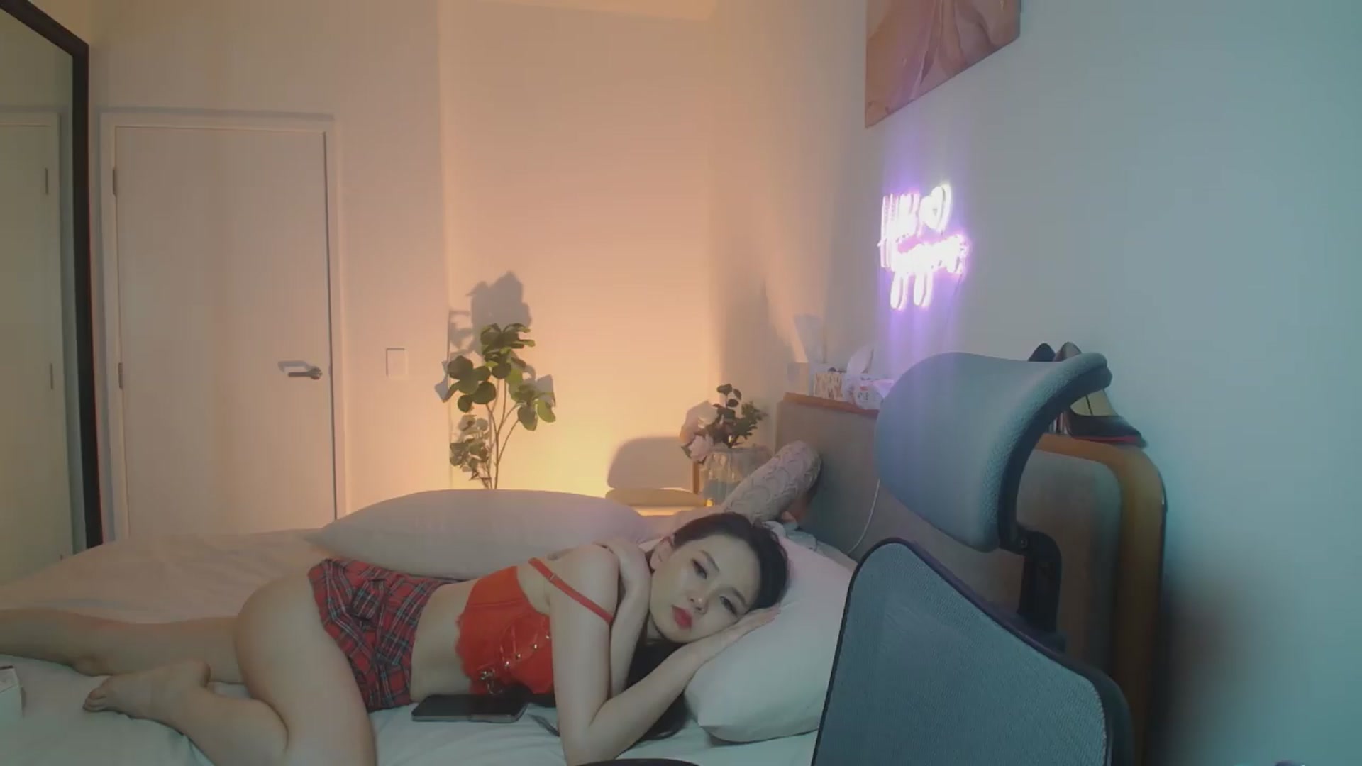 Gallery image thumbnail from Hanna_XX's myfreecams stream on, 08/29/2026, 12:49 image 8 of 20