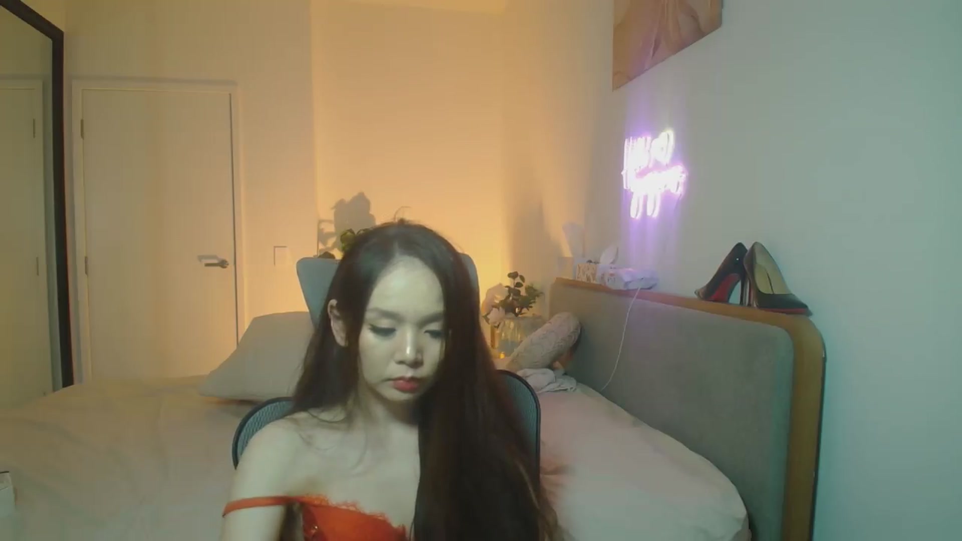Gallery image thumbnail from Hanna_XX's myfreecams stream on, 08/29/2026, 12:49 image 7 of 20