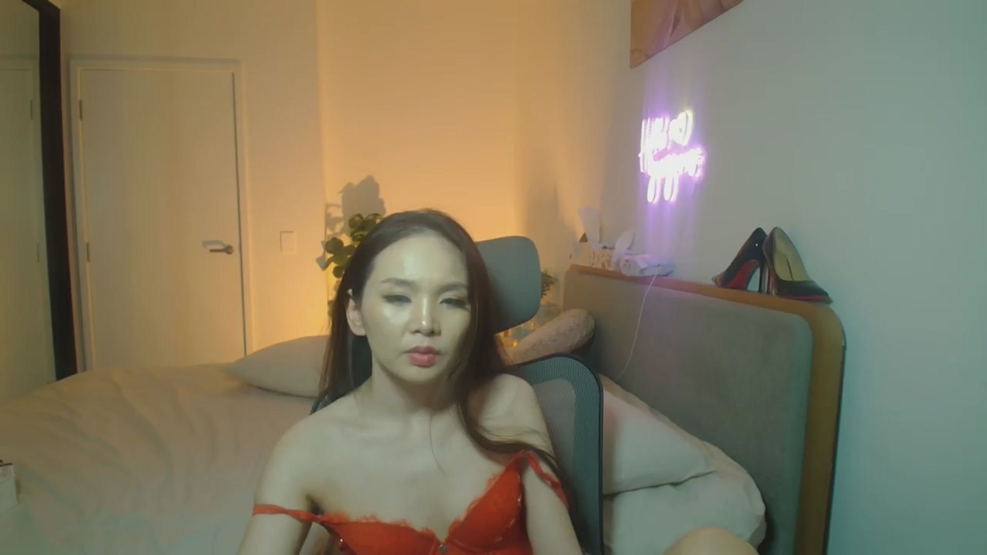Gallery image thumbnail from Hanna_XX's myfreecams stream on, 08/29/2026, 12:49 image 18 of 20