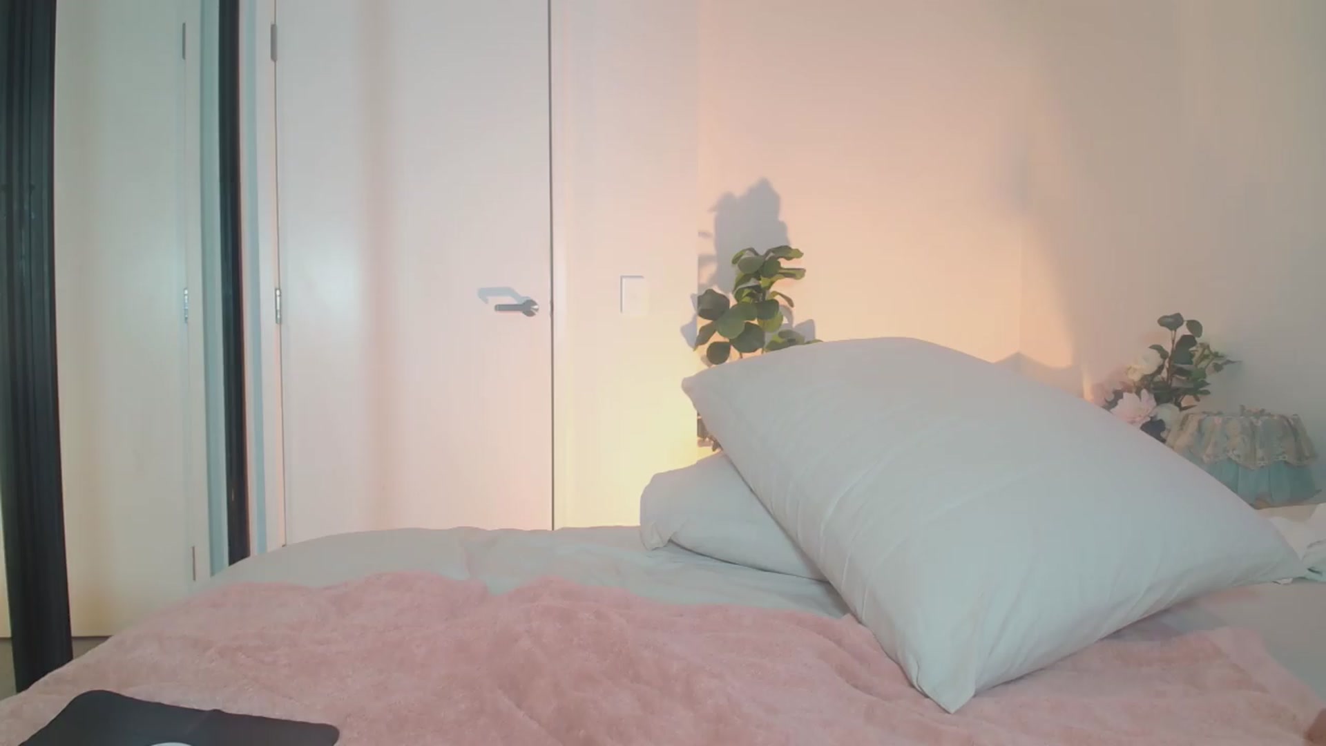 Gallery image thumbnail from Hanna_XX's myfreecams stream on, 08/30/2026, 08:50 image 15 of 20