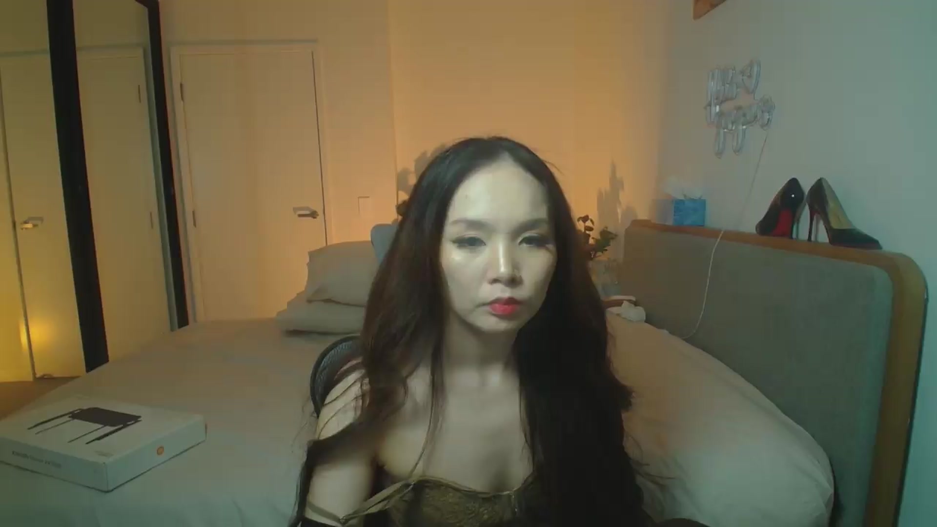 Gallery image thumbnail from Hanna_XX's myfreecams stream on, 09/03/2026, 12:07 image 7 of 20