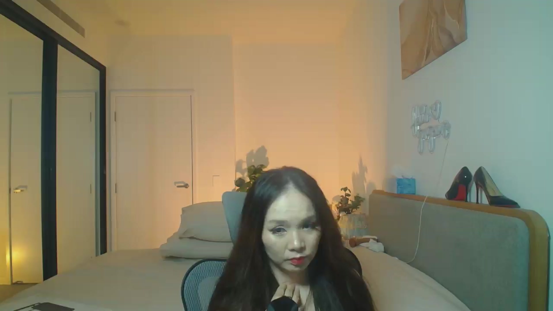 Gallery image thumbnail from Hanna_XX's myfreecams stream on, 09/03/2026, 12:07 image 15 of 20