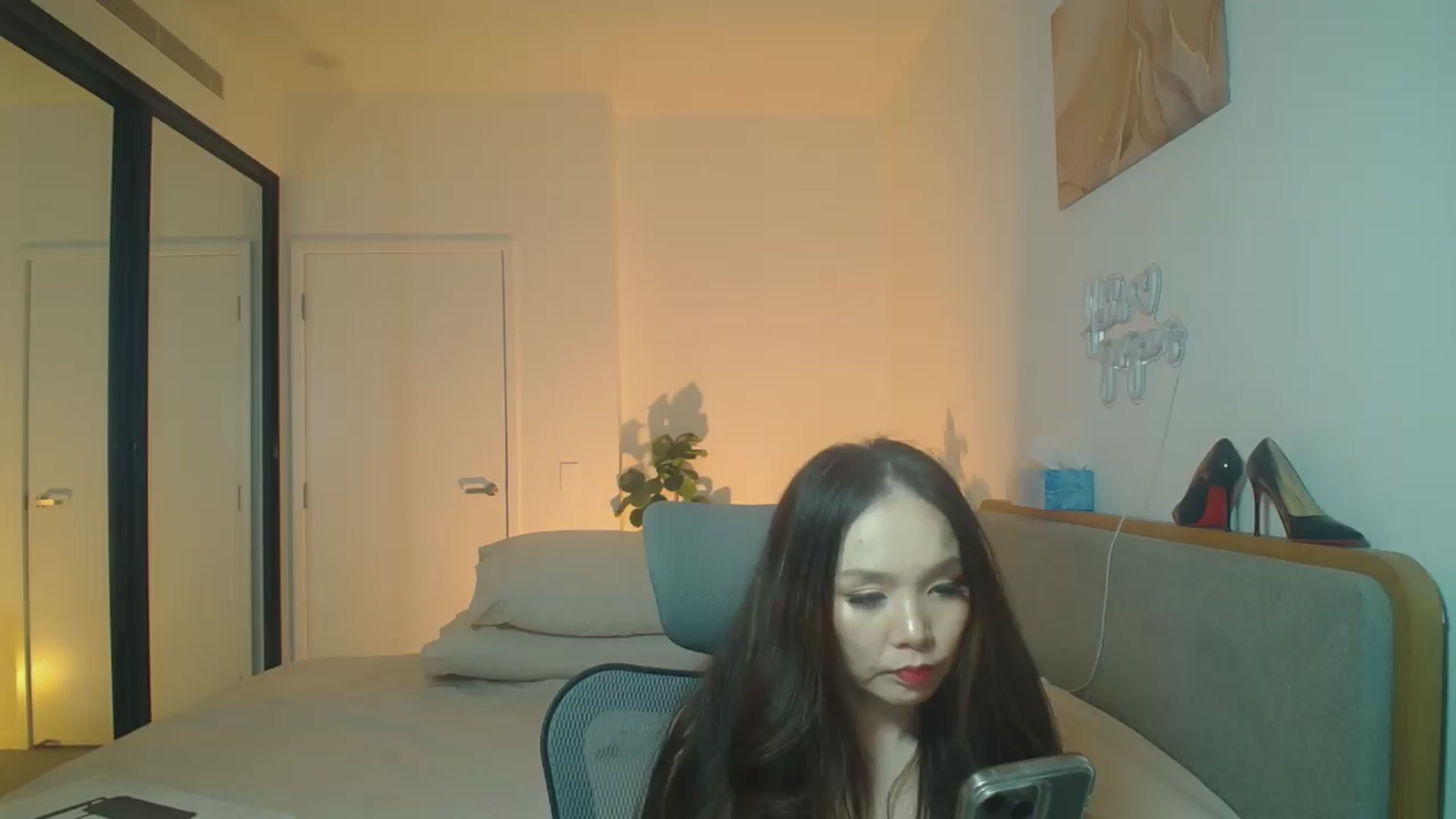 Gallery image thumbnail from Hanna_XX's myfreecams stream on, 09/03/2026, 12:07 image 14 of 20