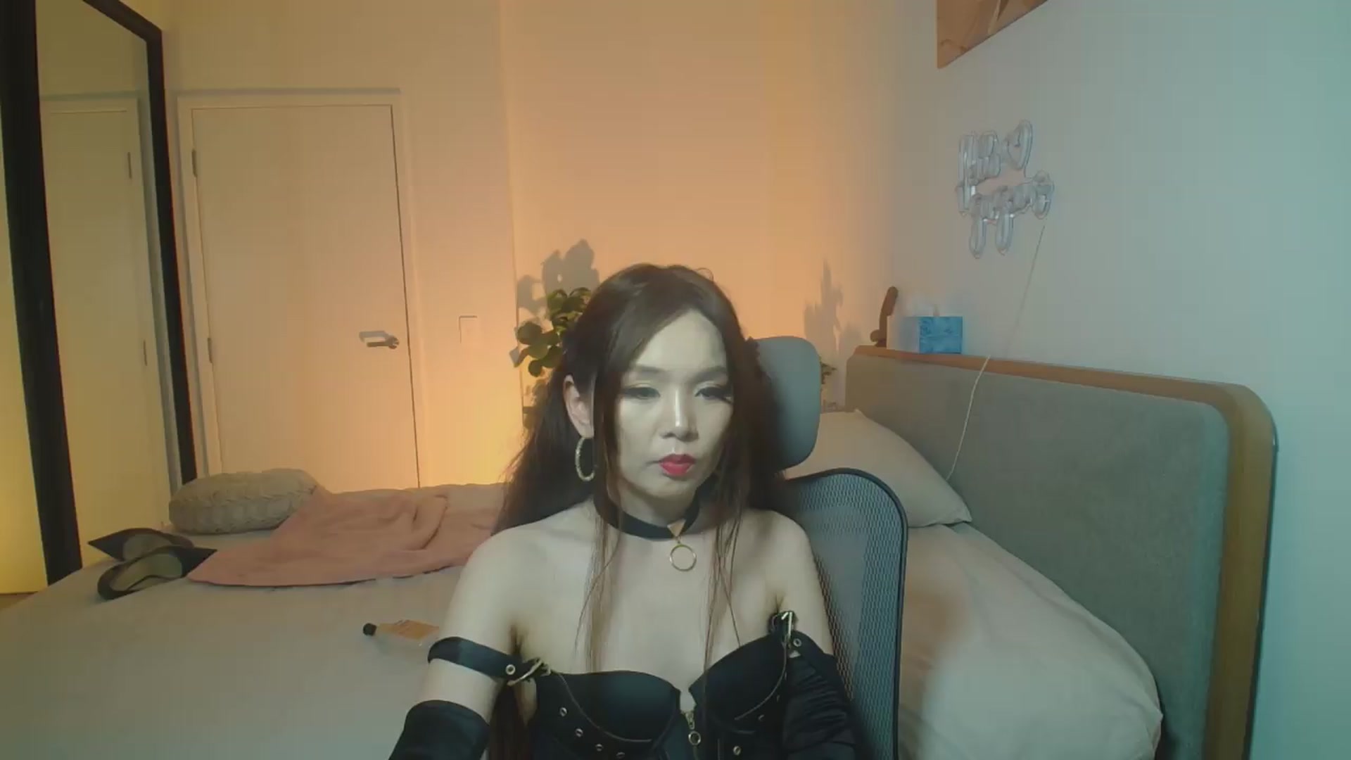 Gallery image thumbnail from Hanna_XX's myfreecams stream on, 09/04/2026, 11:14 image 8 of 20