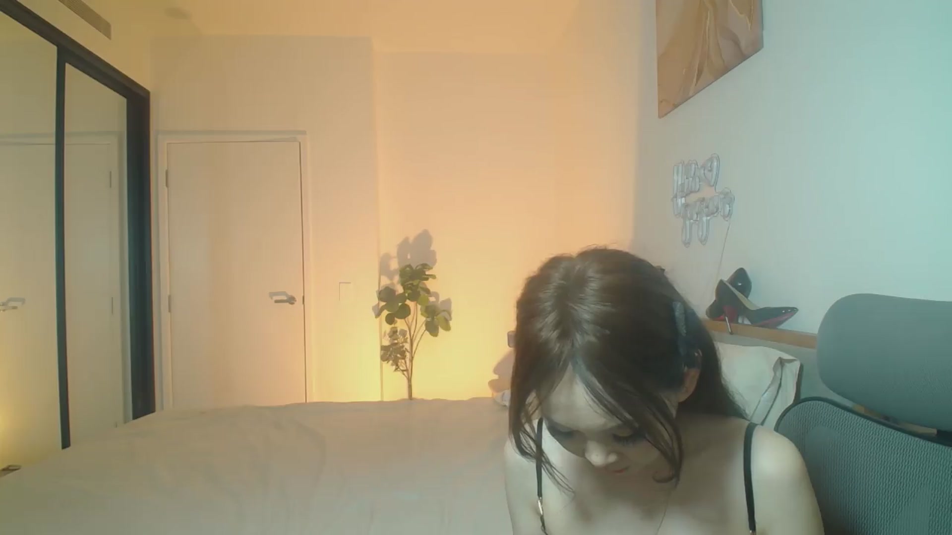 Gallery image thumbnail from Hanna_XX's myfreecams stream on, 09/12/2026, 10:35 image 3 of 20