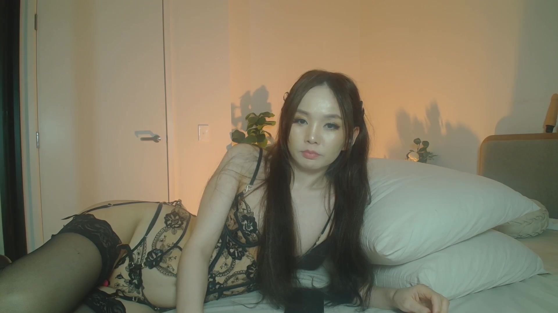 Gallery image thumbnail from Hanna_XX's myfreecams stream on, 09/12/2026, 10:35 image 19 of 20
