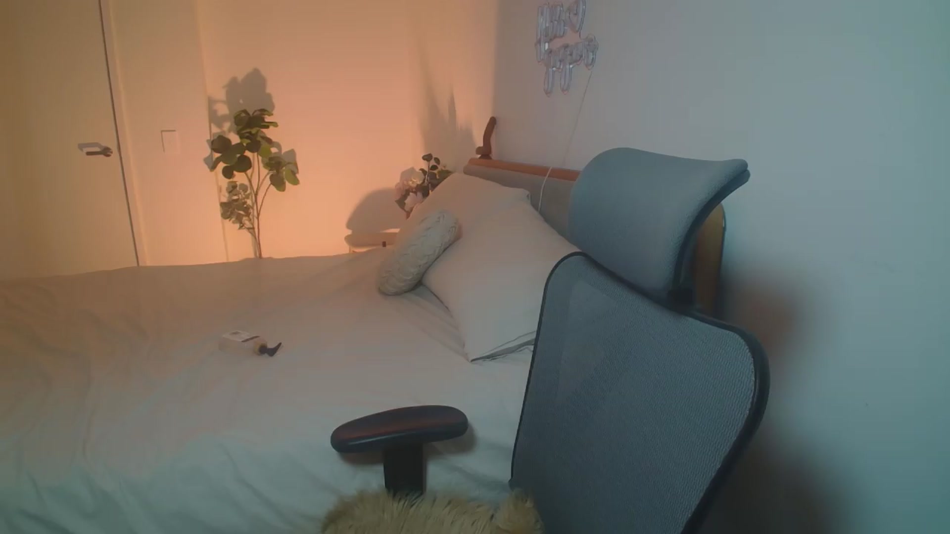 Gallery image thumbnail from Hanna_XX's myfreecams stream on, 09/13/2026, 12:07 image 4 of 20
