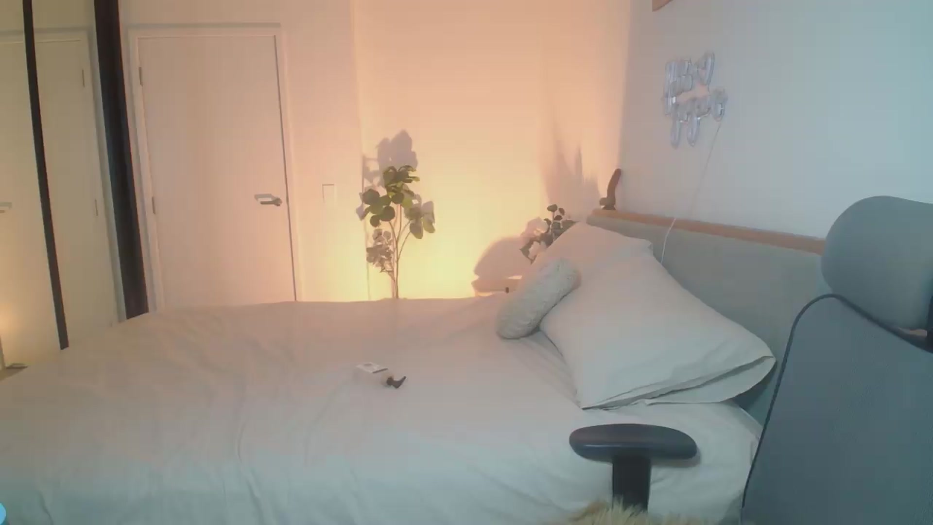 Gallery image thumbnail from Hanna_XX's myfreecams stream on, 09/13/2026, 12:07 image 8 of 20