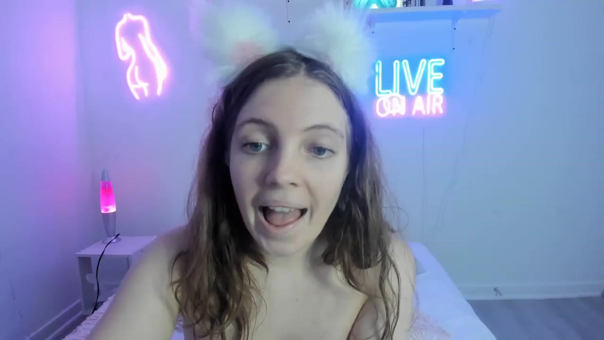 Gallery image thumbnail from HannahFalls's myfreecams stream on, 11/16/2022, 08:01 image 19 of 20