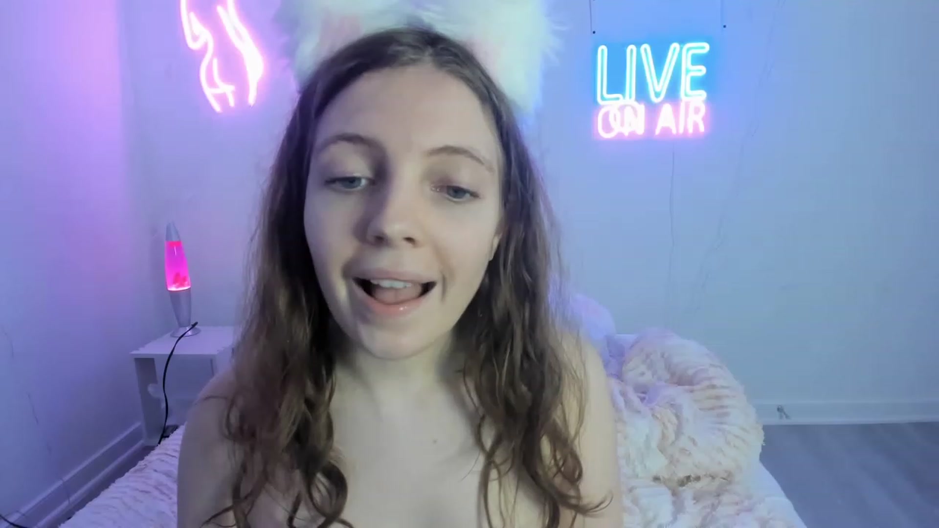 Gallery image thumbnail from HannahFalls's myfreecams stream on, 11/16/2022, 08:01 image 8 of 20