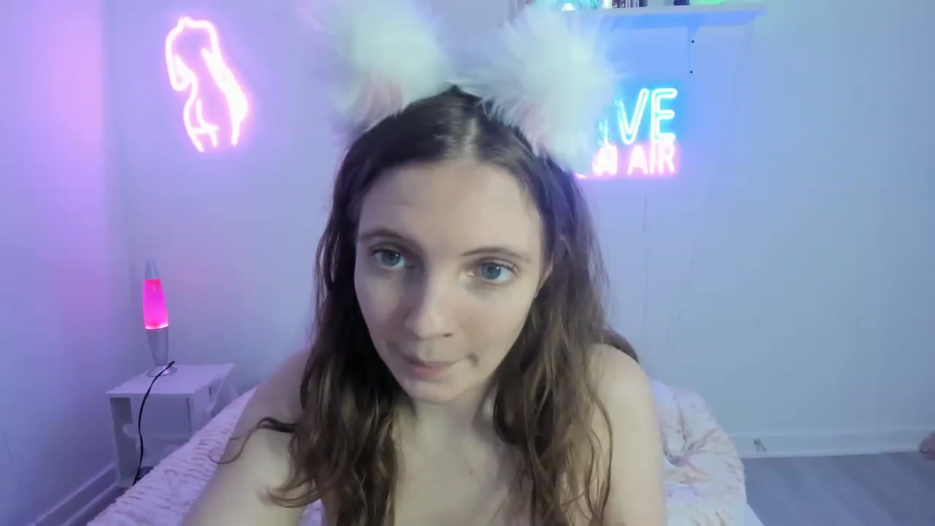 Gallery image thumbnail from HannahFalls's myfreecams stream on, 11/16/2022, 08:01 image 15 of 20