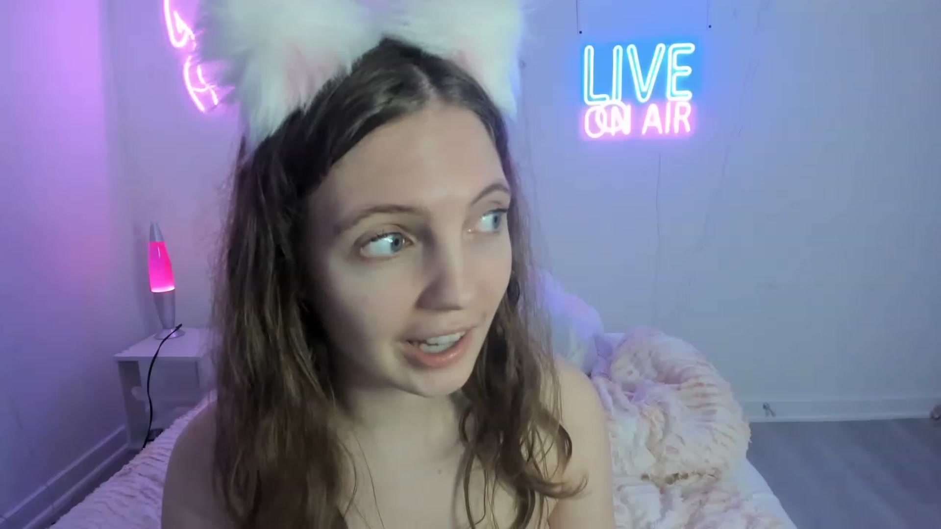 Gallery image thumbnail from HannahFalls's myfreecams stream on, 11/16/2022, 08:01 image 9 of 20