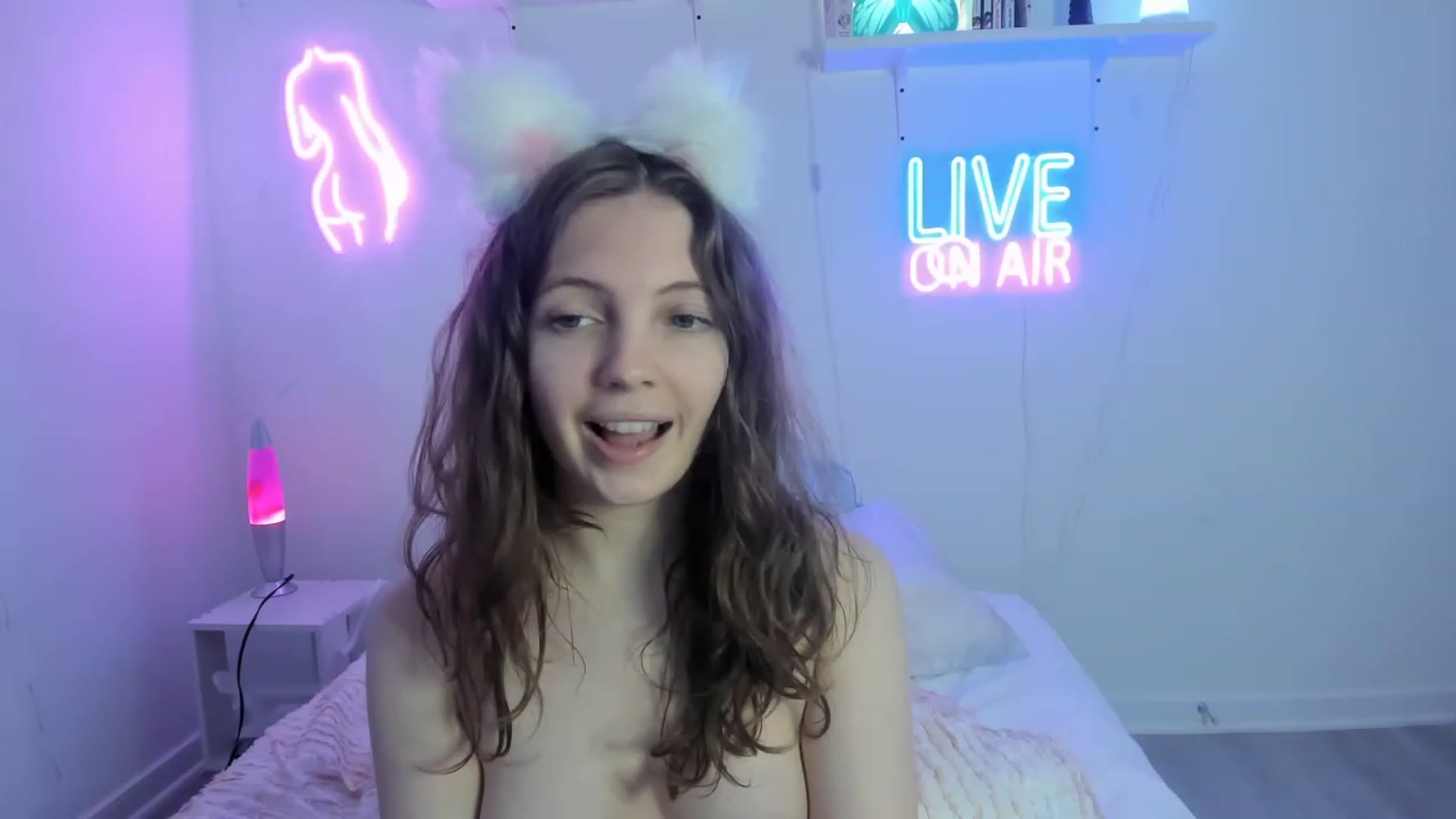 Gallery image thumbnail from HannahFalls's myfreecams stream on, 11/16/2022, 08:01 image 18 of 20