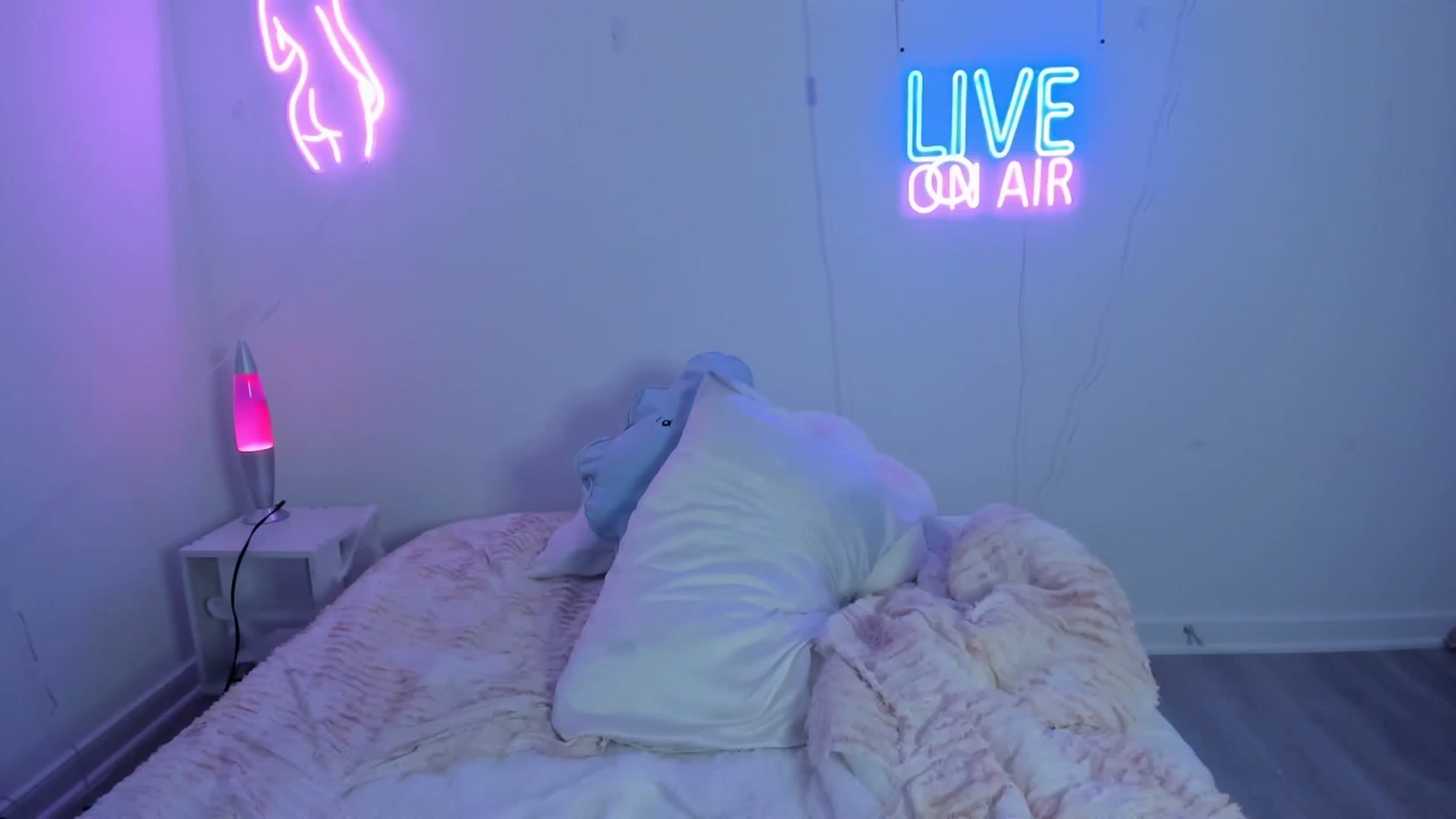 Gallery image thumbnail from HannahFalls's myfreecams stream on, 11/16/2022, 08:01 image 10 of 20