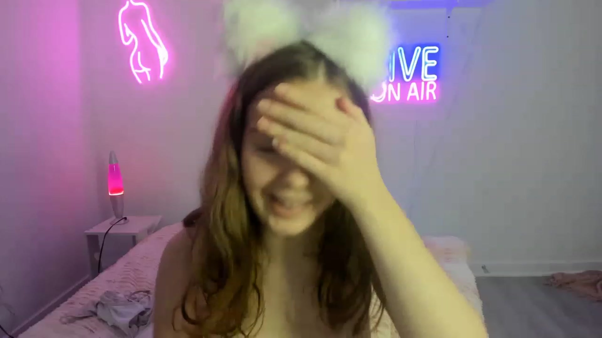 Gallery image thumbnail from HannahFalls's myfreecams stream on, 11/22/2022, 03:48 image 3 of 20