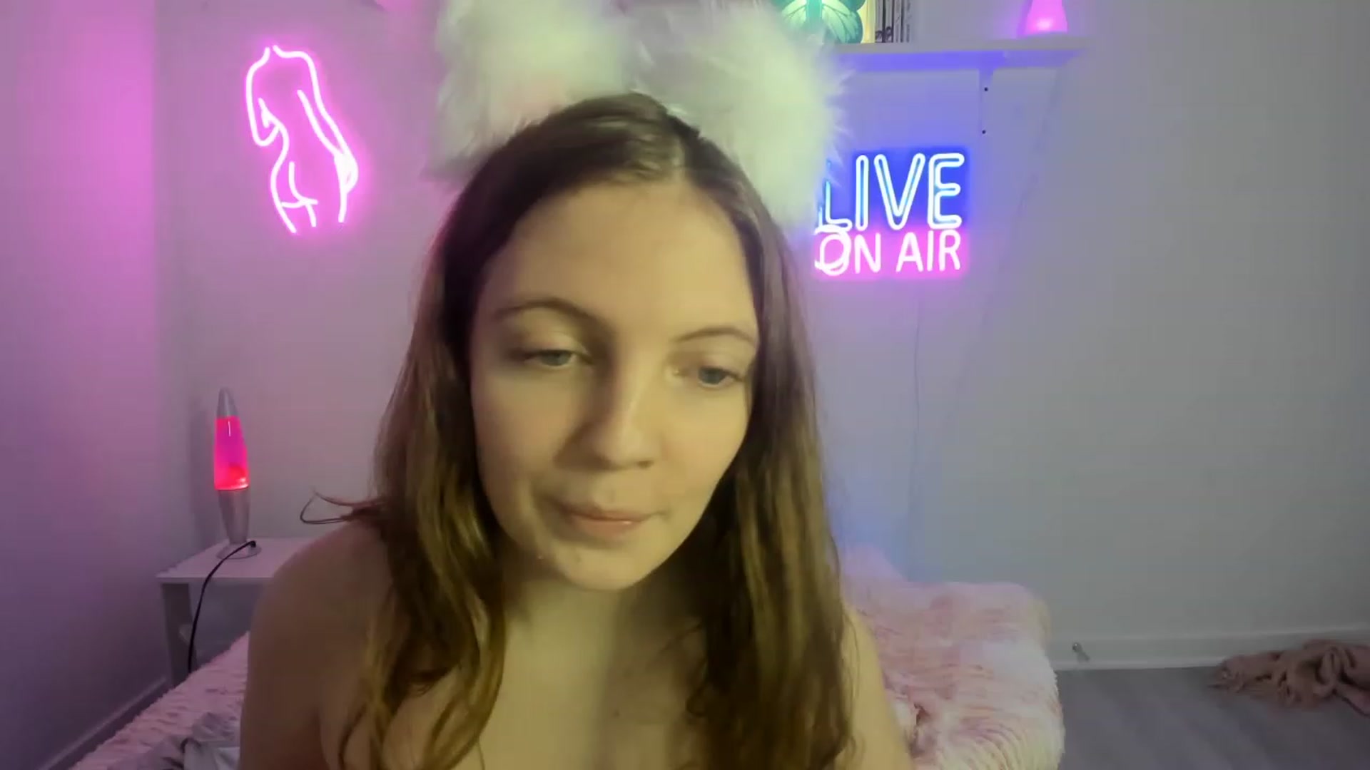 Gallery image thumbnail from HannahFalls's myfreecams stream on, 11/22/2022, 03:48 image 10 of 20