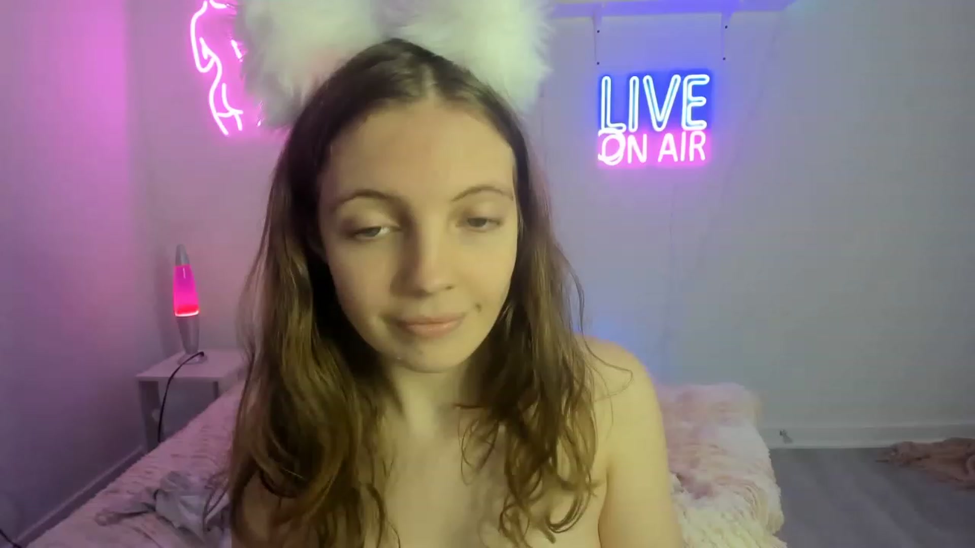 Gallery image thumbnail from HannahFalls's myfreecams stream on, 11/22/2022, 03:48 image 4 of 20