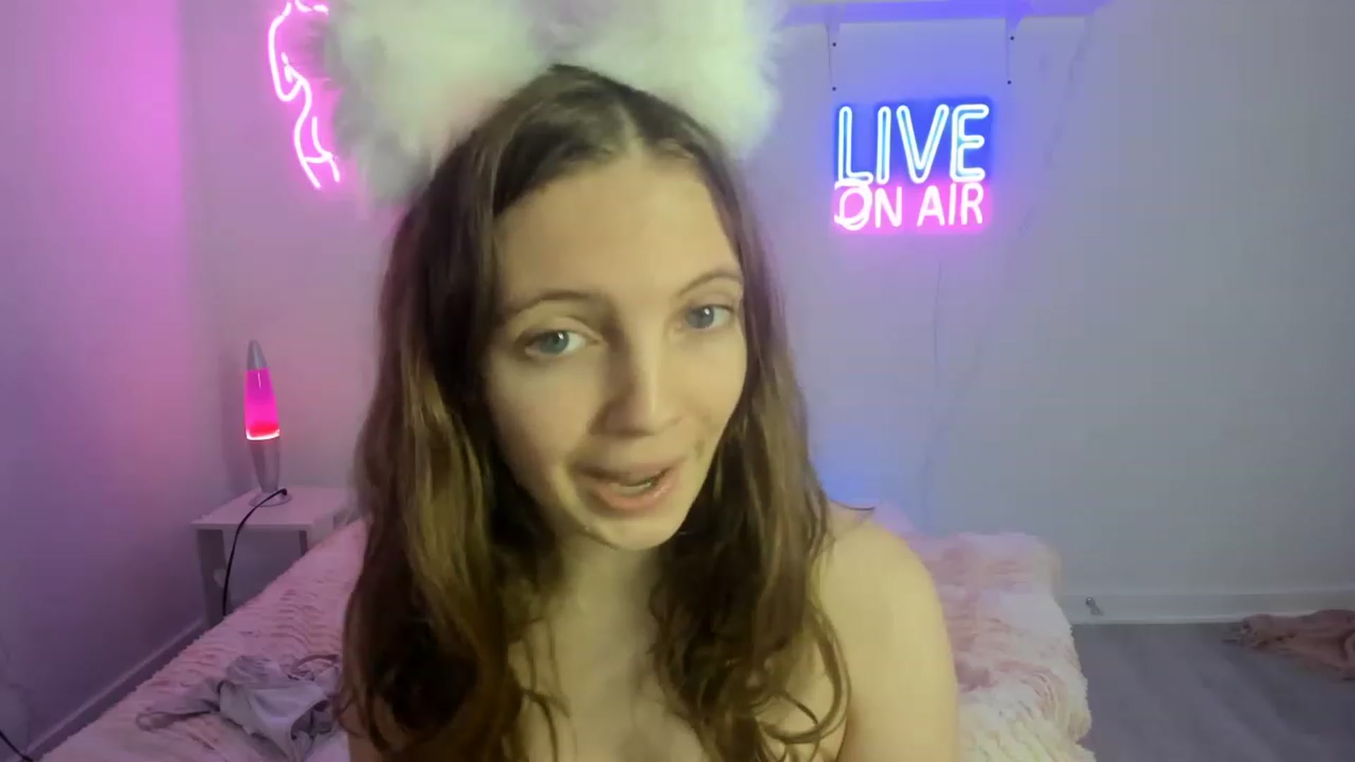Gallery image thumbnail from HannahFalls's myfreecams stream on, 11/22/2022, 03:48 image 2 of 20