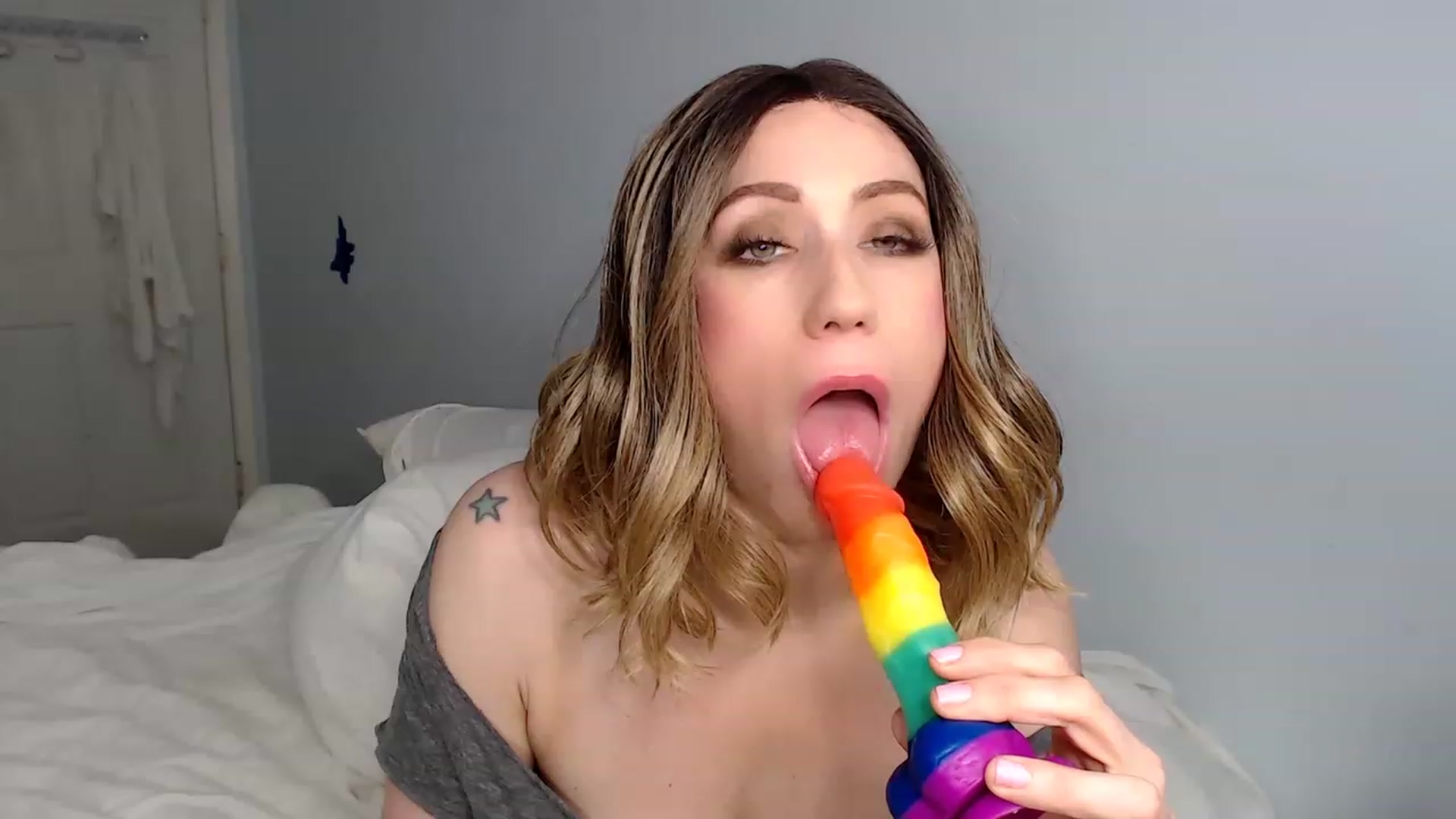 Gallery image thumbnail from HannahHarte's myfreecams stream on, 02/06/2023, 07:08 image 5 of 20