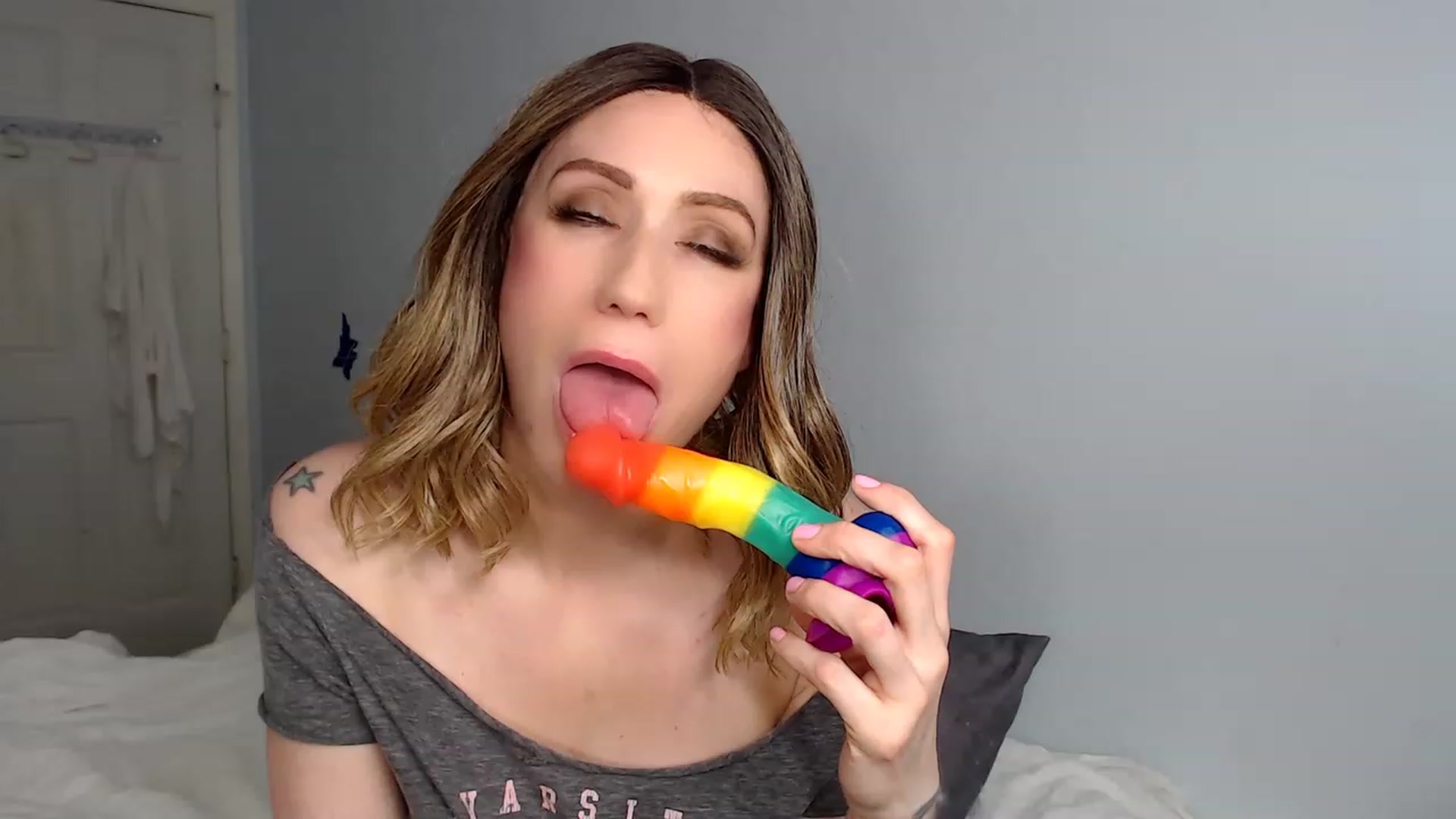 Gallery image thumbnail from HannahHarte's myfreecams stream on, 02/06/2023, 07:08 image 6 of 20