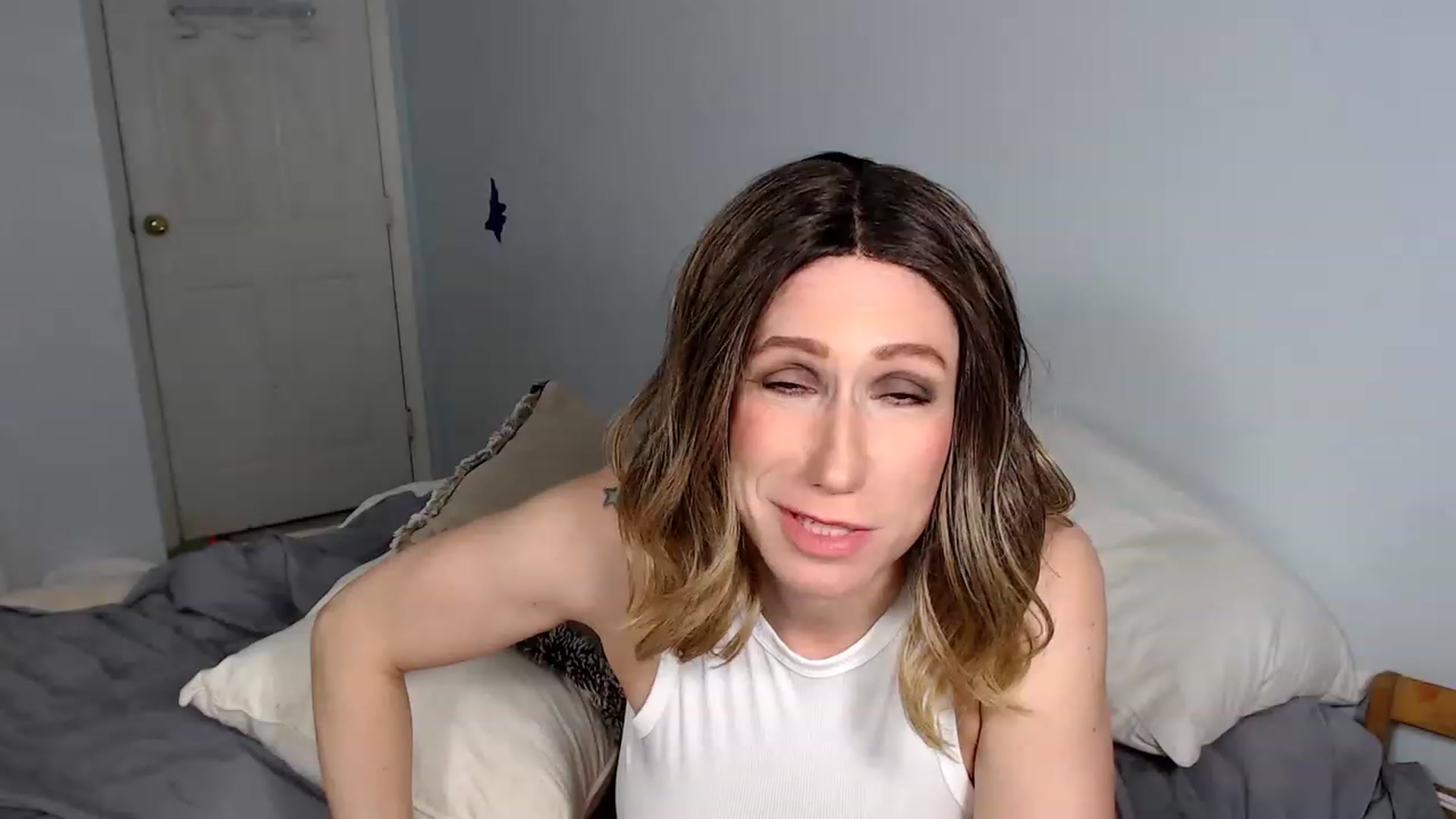 Gallery image thumbnail from HannahHarte's myfreecams stream on, 02/19/2023, 08:47 image 6 of 20
