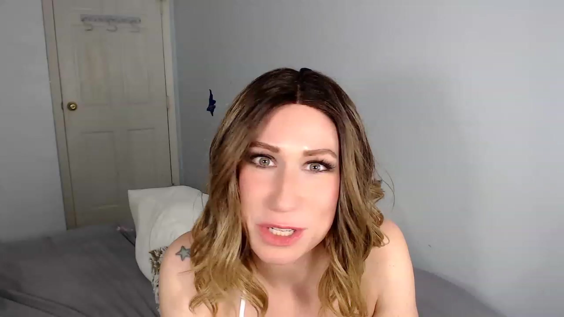 Gallery image thumbnail from HannahHarte's myfreecams stream on, 02/21/2023, 06:39 image 3 of 20