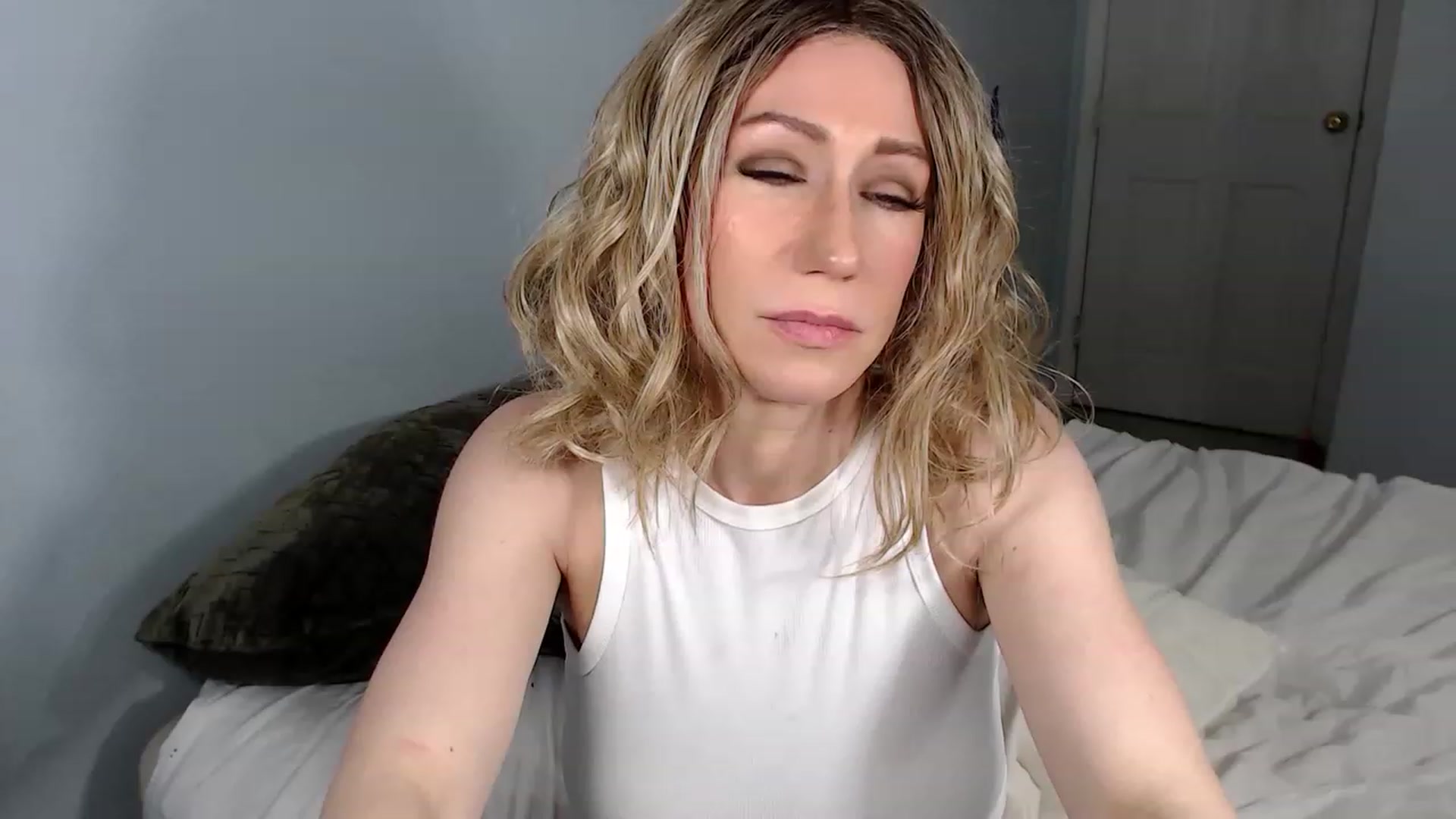 Gallery image thumbnail from HannahHarte's myfreecams stream on, 03/22/2023, 06:22 image 19 of 20