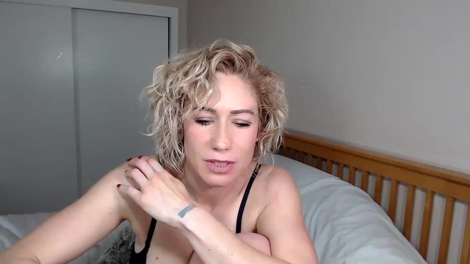 Gallery image thumbnail from HannahHarte's myfreecams stream on, 08/07/2023, 24:17 image 10 of 20