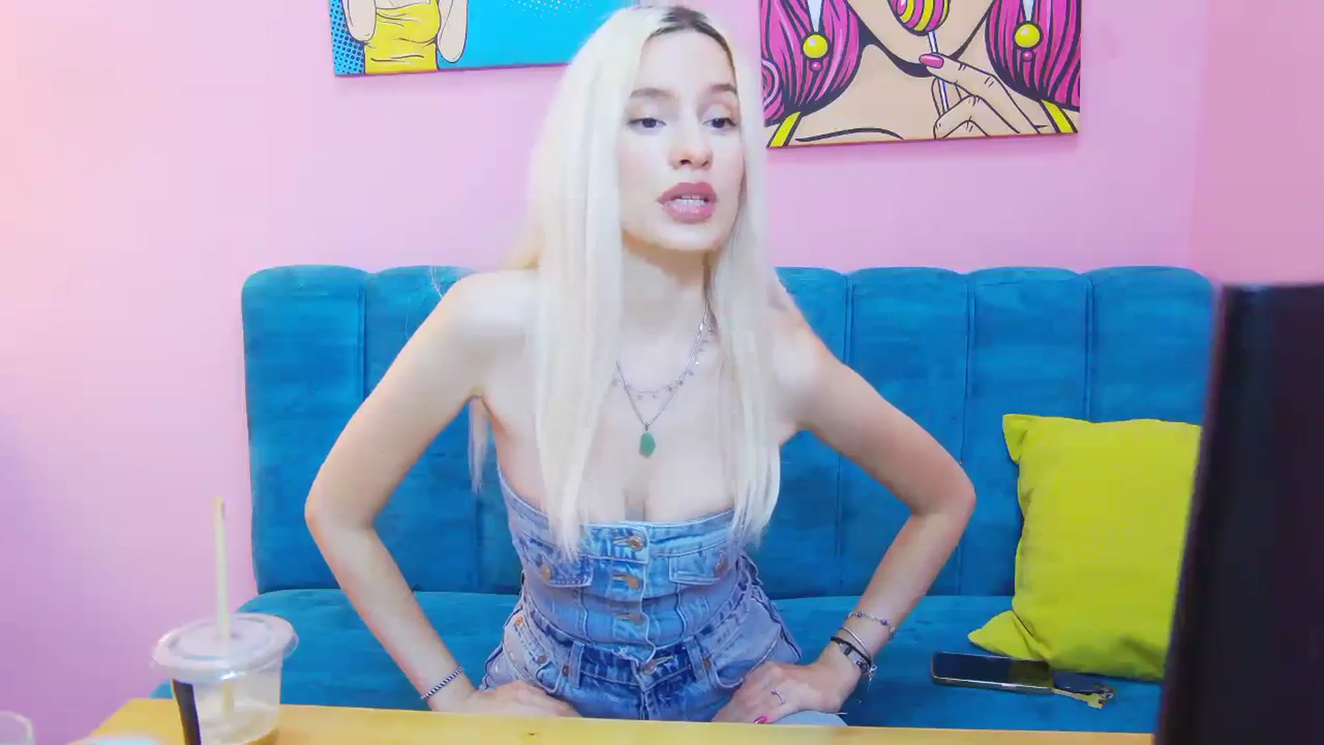 Gallery image thumbnail from HannahLea's myfreecams stream on, 09/12/2023, 15:06 image 4 of 20