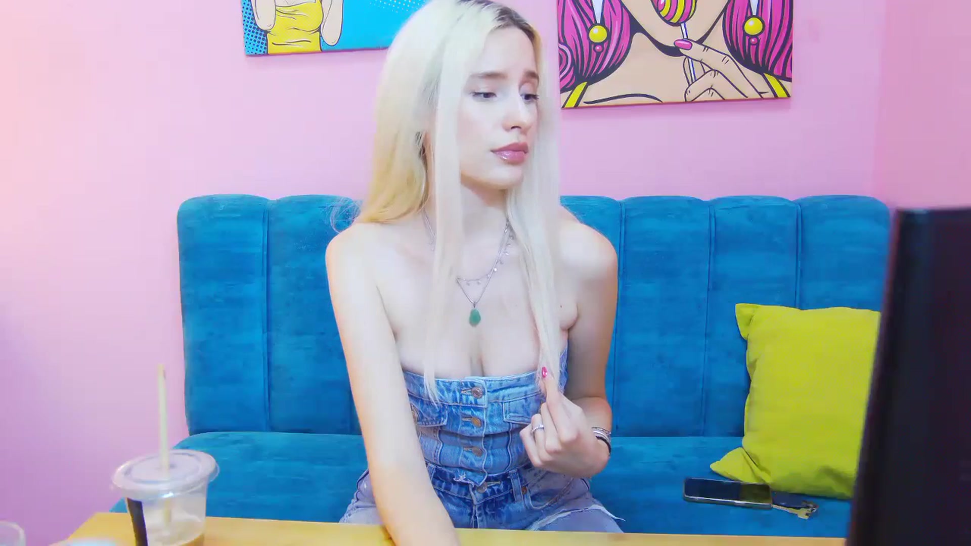 Gallery image thumbnail from HannahLea's myfreecams stream on, 09/12/2023, 15:06 image 5 of 20