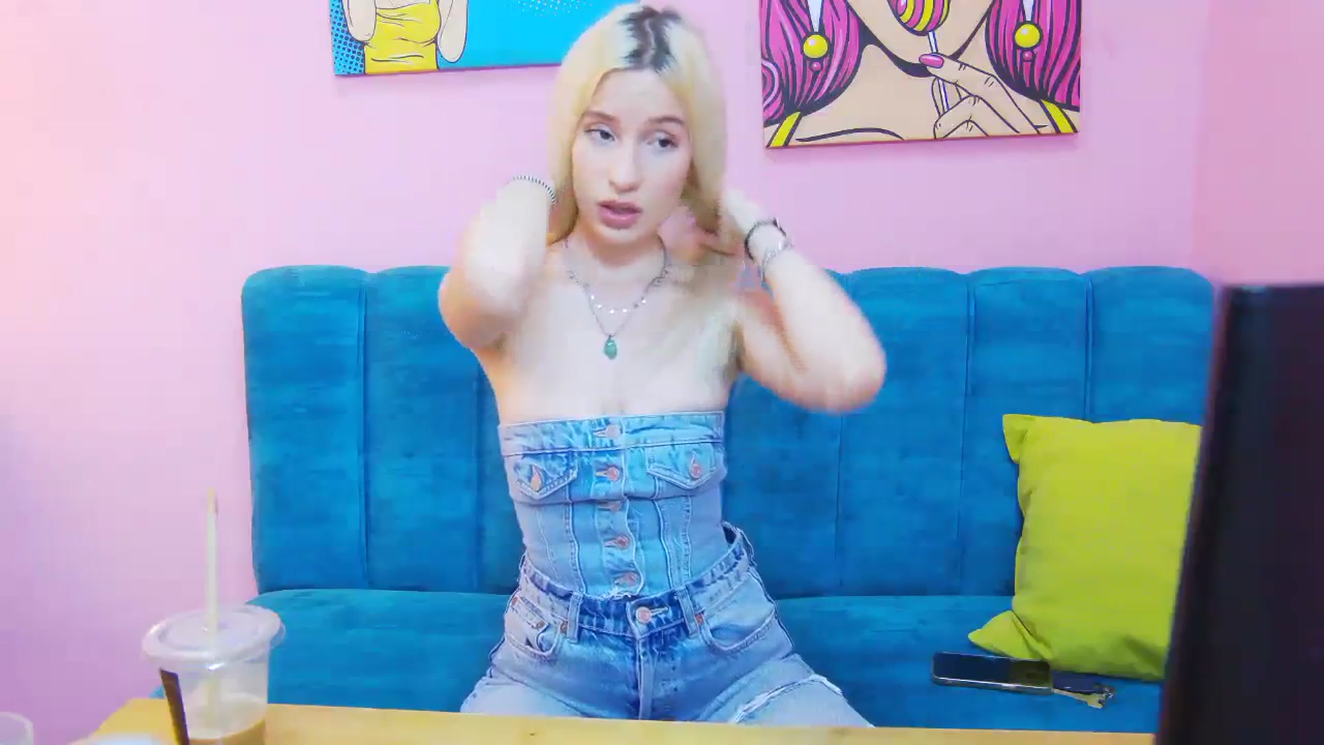 Gallery image thumbnail from HannahLea's myfreecams stream on, 09/12/2023, 15:06 image 9 of 20