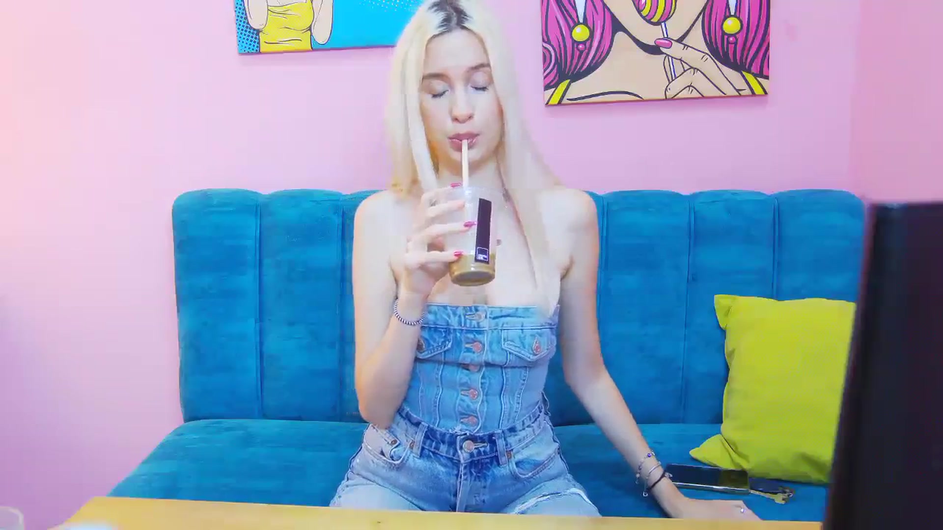 Gallery image thumbnail from HannahLea's myfreecams stream on, 09/12/2023, 15:06 image 6 of 20