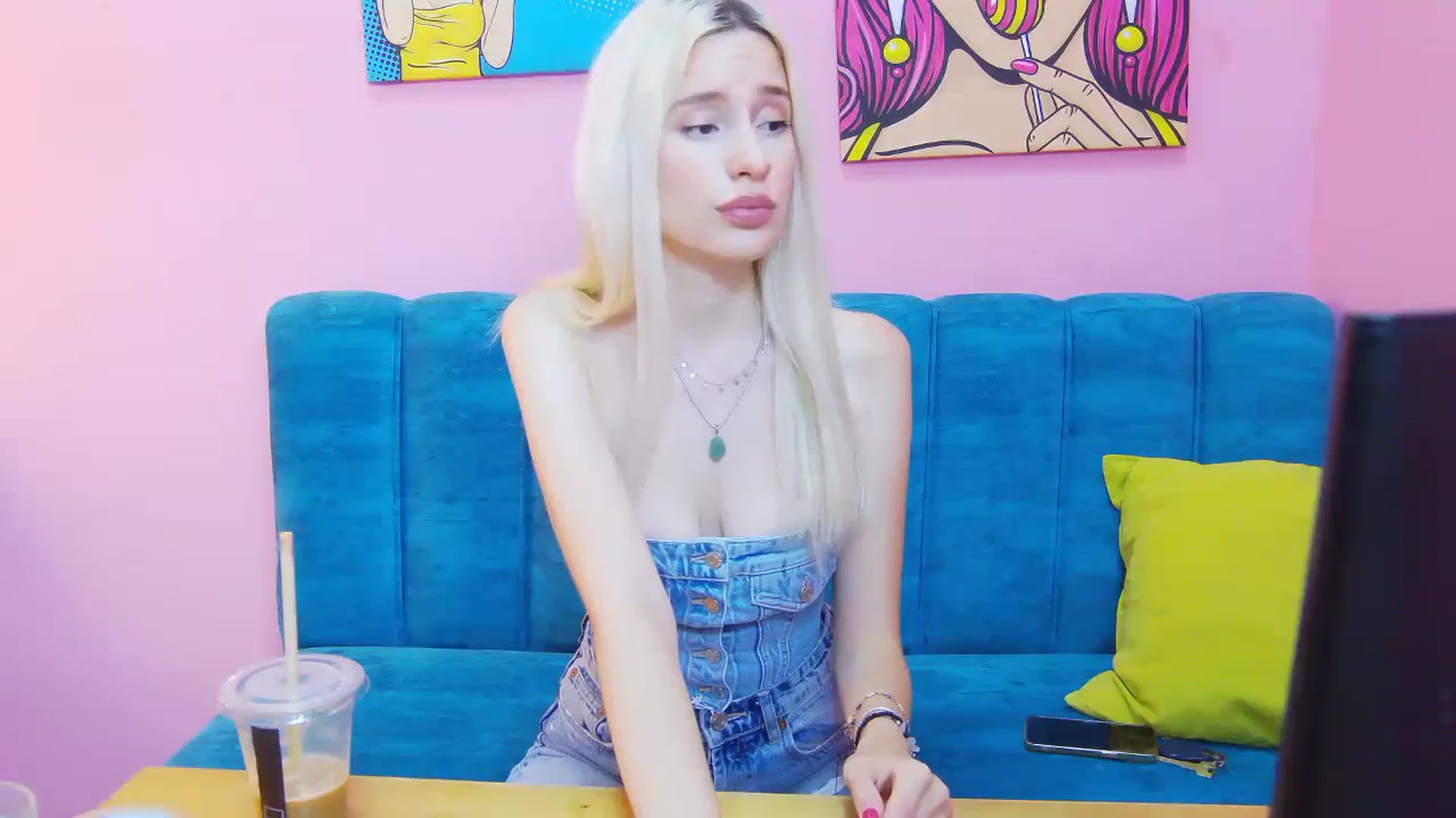 Gallery image thumbnail from HannahLea's myfreecams stream on, 09/12/2023, 15:06 image 14 of 20
