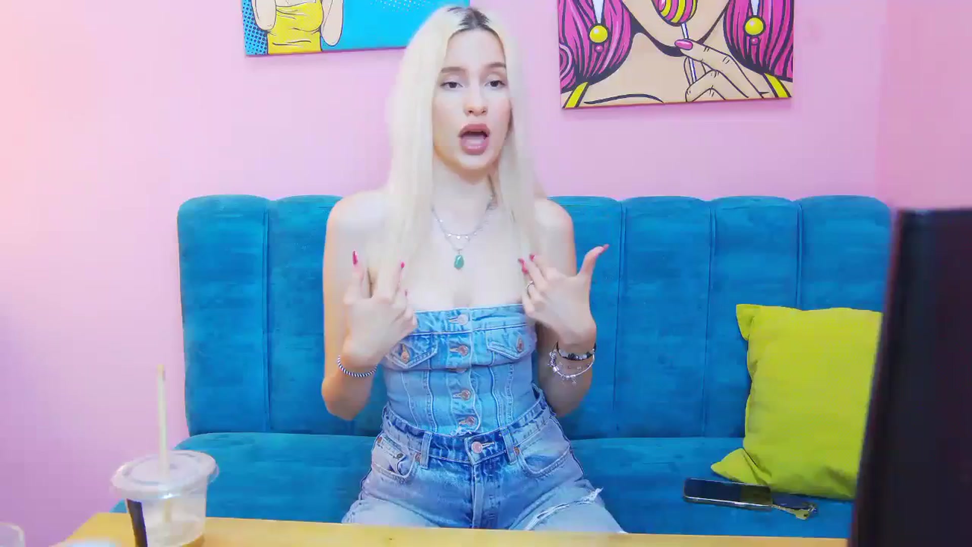 Gallery image thumbnail from HannahLea's myfreecams stream on, 09/12/2023, 15:06 image 1 of 20