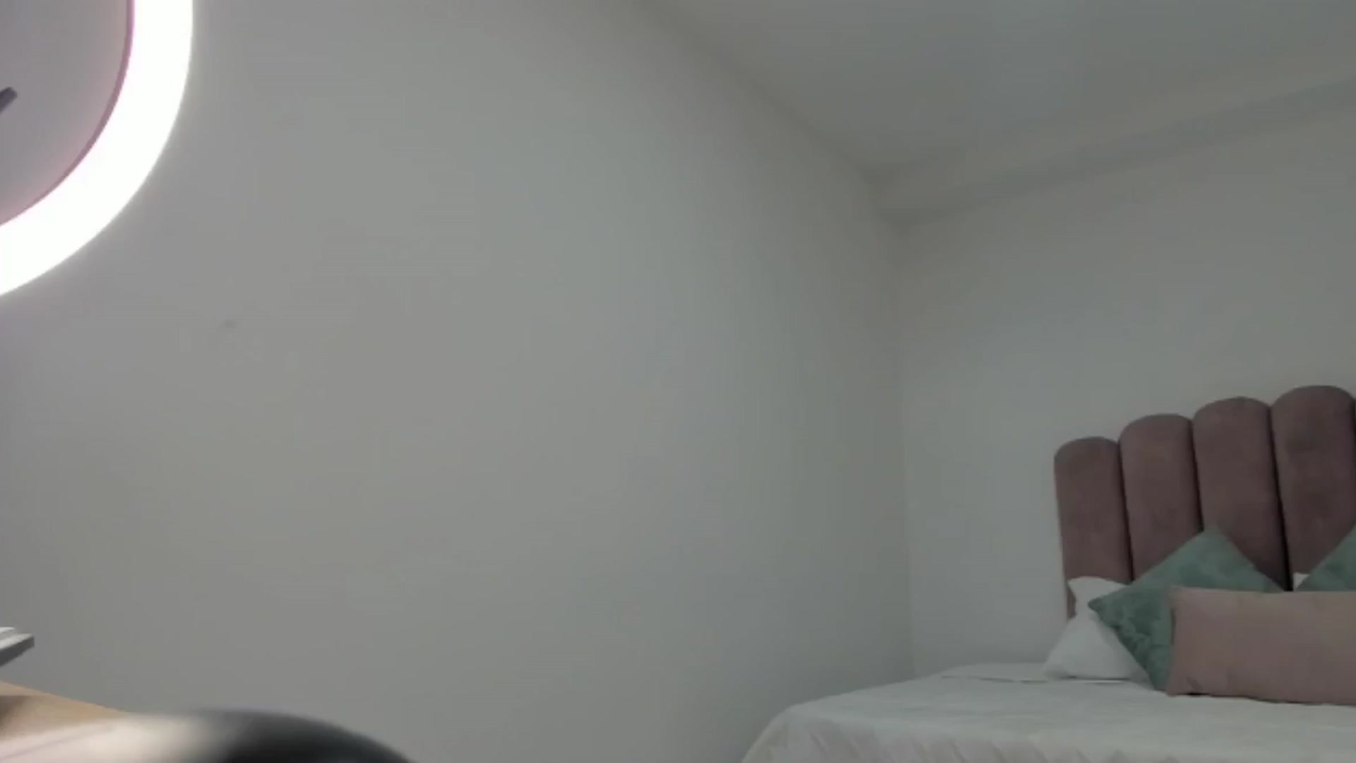 Gallery image thumbnail from HannahValen's myfreecams stream on, 08/13/2024, 15:17 image 18 of 20