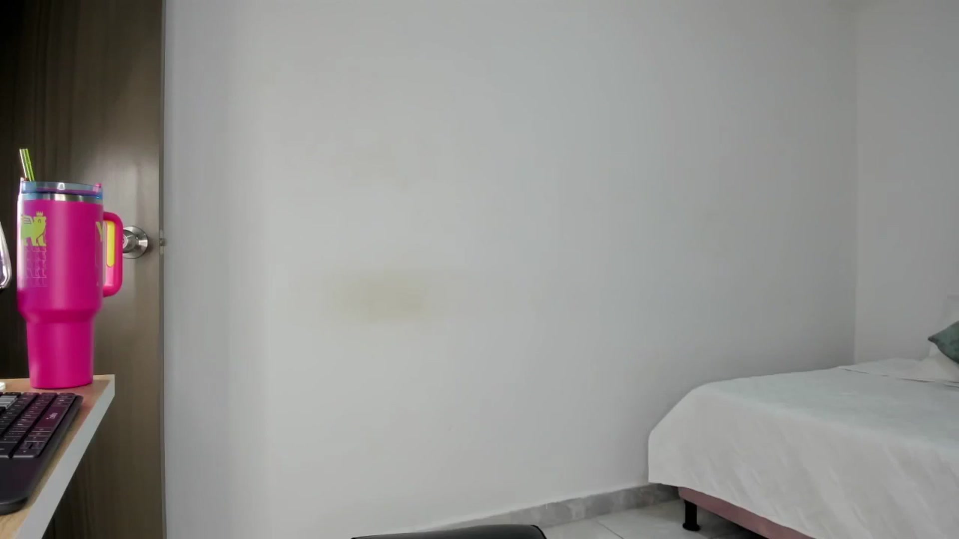 Gallery image thumbnail from HannahValen's myfreecams stream on, 04/21/2025, 24:32 image 4 of 20