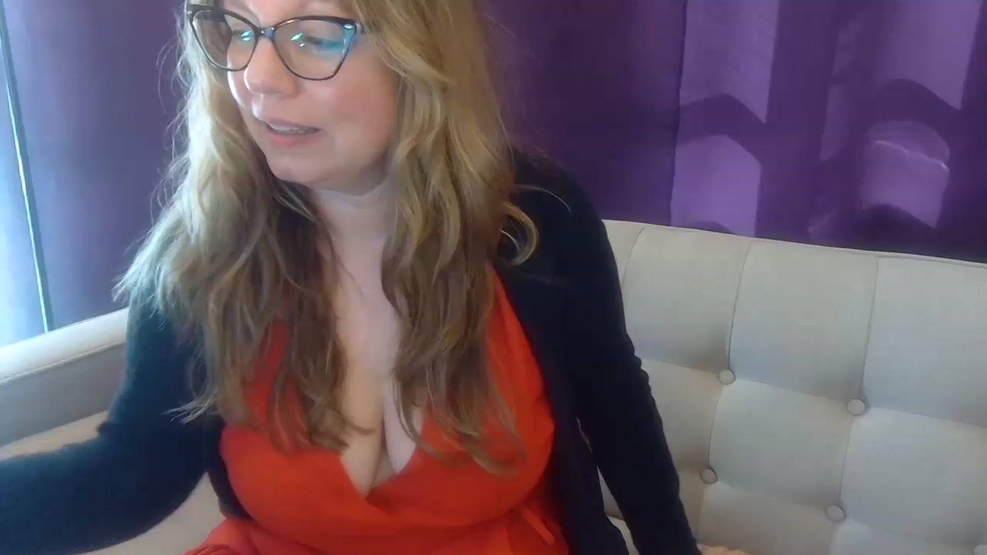 Gallery image thumbnail from Hannah_Love's myfreecams stream on, 04/25/2023, 22:38 image 3 of 20