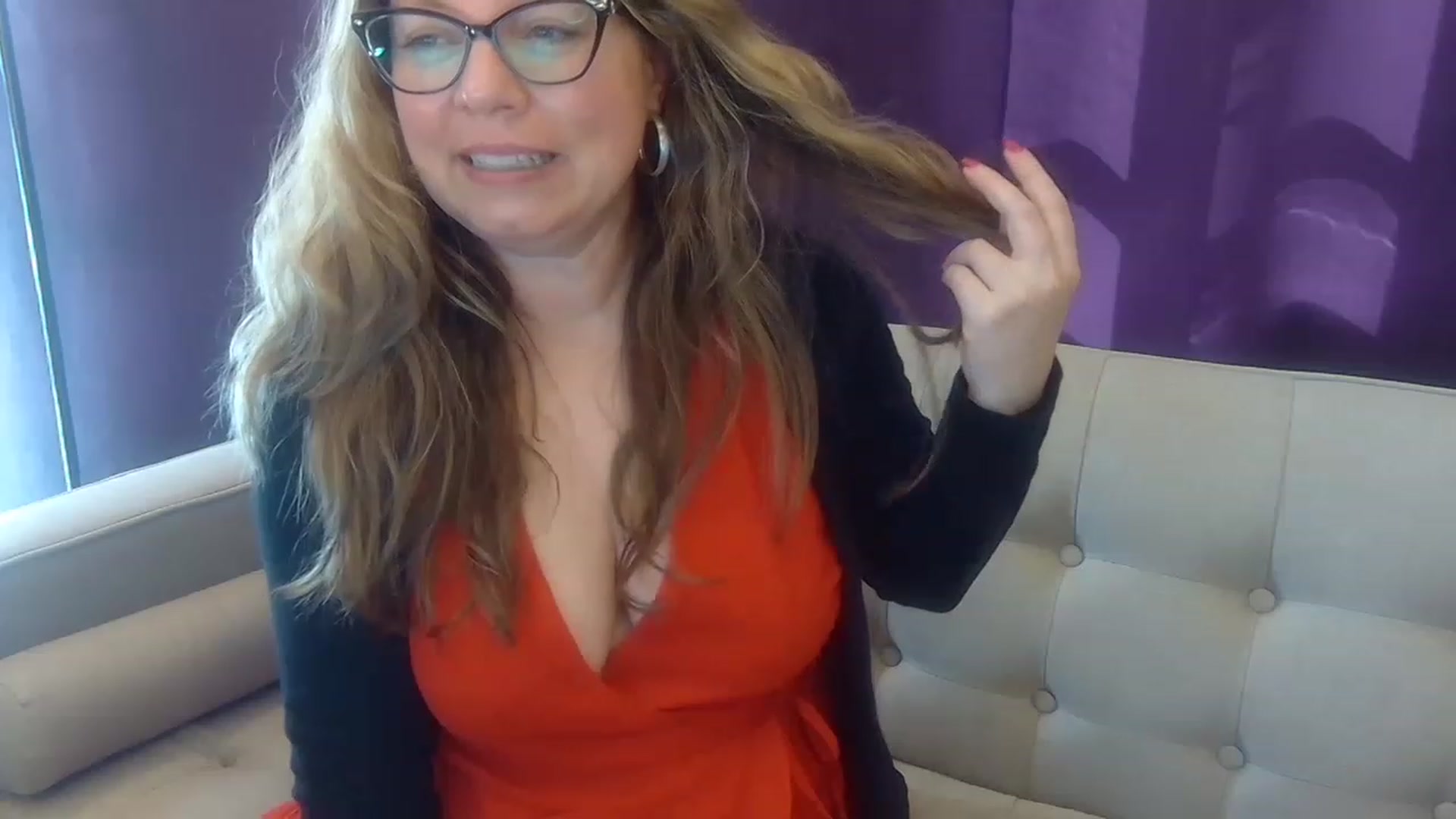Gallery image thumbnail from Hannah_Love's myfreecams stream on, 04/25/2023, 22:38 image 4 of 20