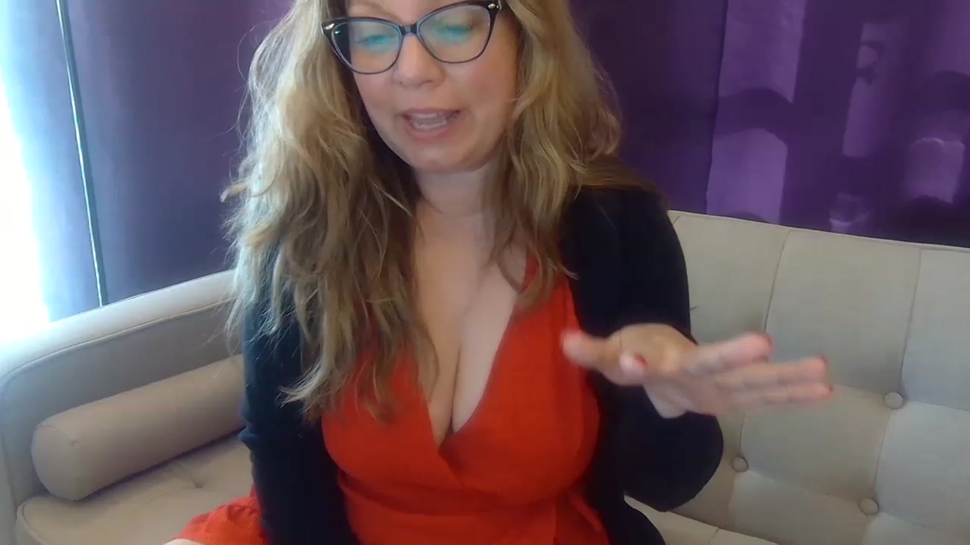 Gallery image thumbnail from Hannah_Love's myfreecams stream on, 04/25/2023, 22:38 image 19 of 20