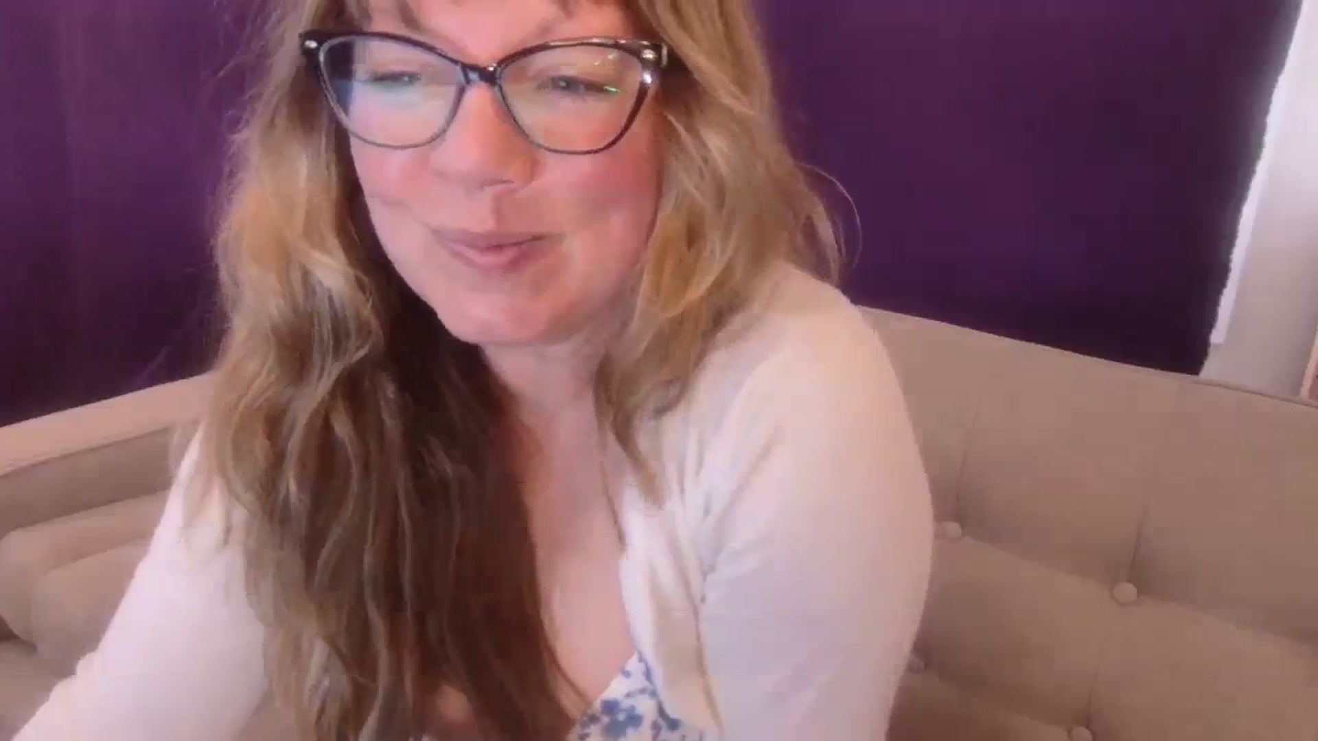 Gallery image thumbnail from Hannah_Love's myfreecams stream on, 07/24/2023, 21:23 image 13 of 20
