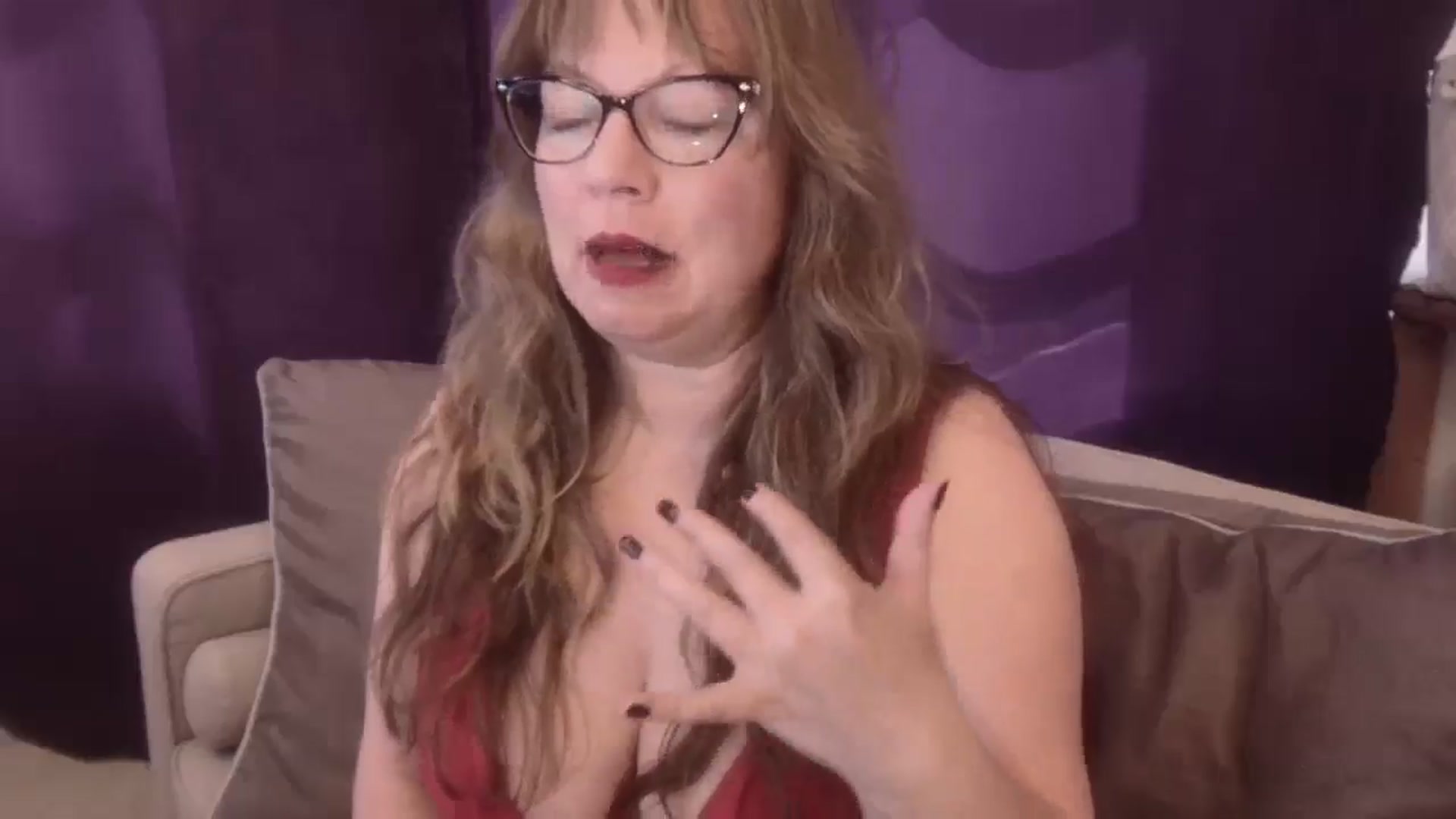 Gallery image thumbnail from Hannah_Love's myfreecams stream on, 08/15/2024, 23:25 image 4 of 20