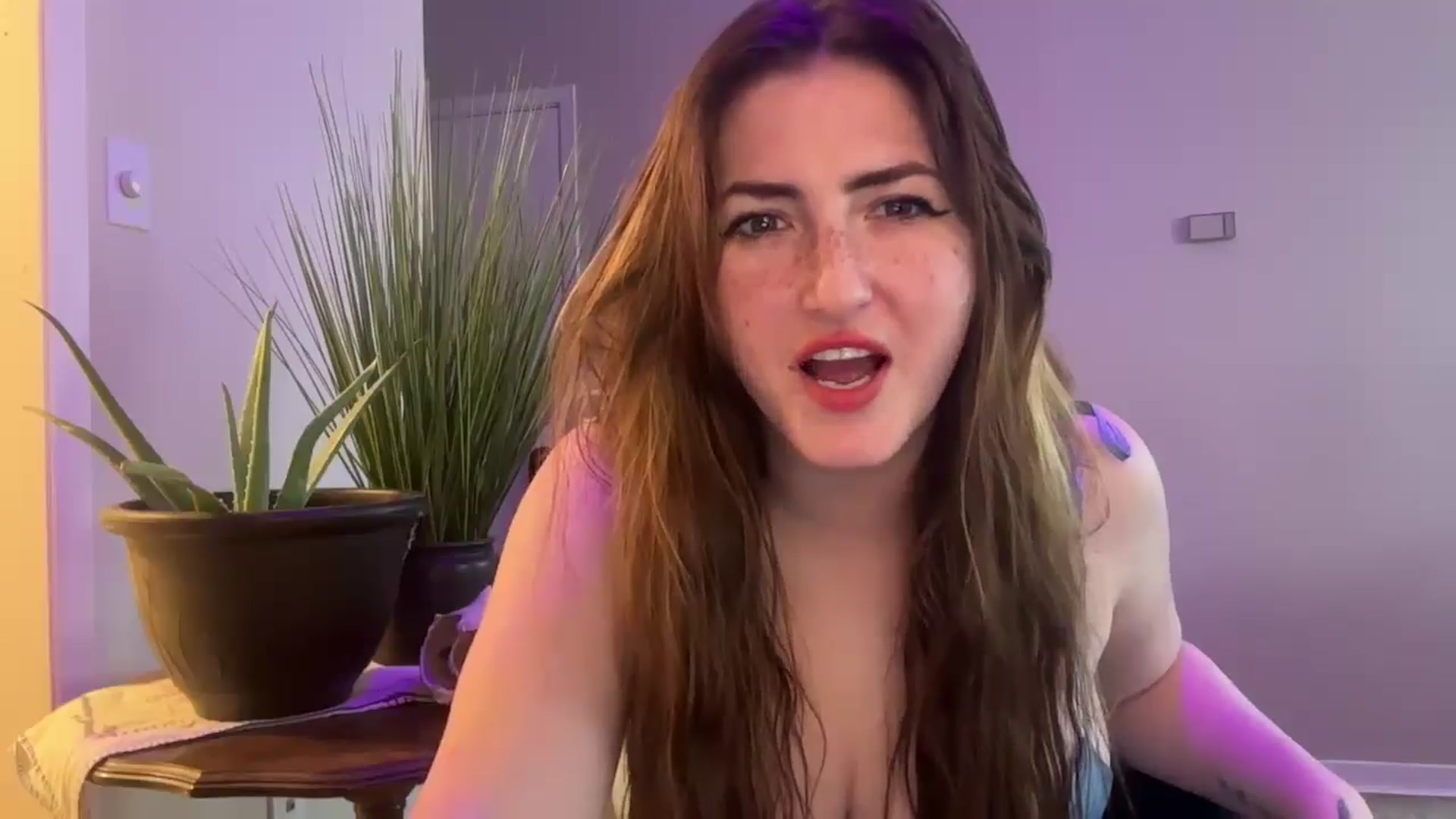 Gallery image thumbnail from Hannahbaby777's myfreecams stream on, 04/20/2025, 18:43 image 17 of 20