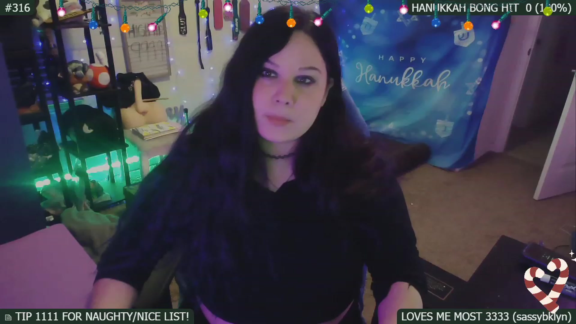 Gallery image thumbnail from HanukkahHoe's myfreecams stream on, 12/21/2022, 05:57 image 5 of 20
