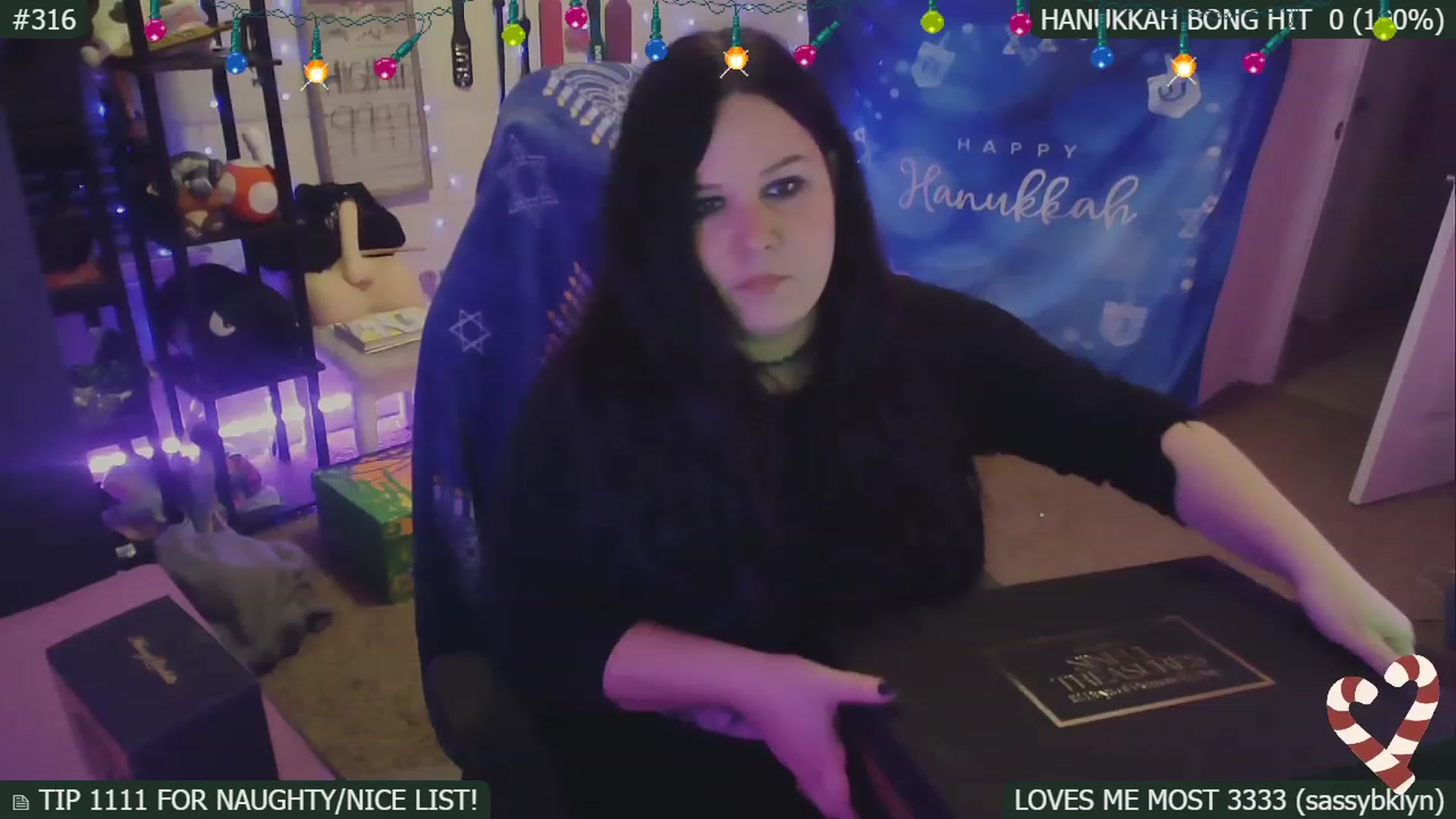 Gallery image thumbnail from HanukkahHoe's myfreecams stream on, 12/21/2022, 05:57 image 4 of 20