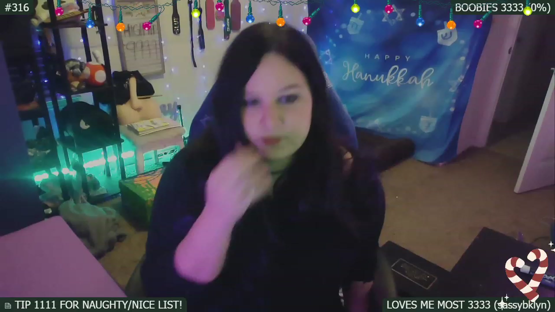 Gallery image thumbnail from HanukkahHoe's myfreecams stream on, 12/21/2022, 05:57 image 6 of 20
