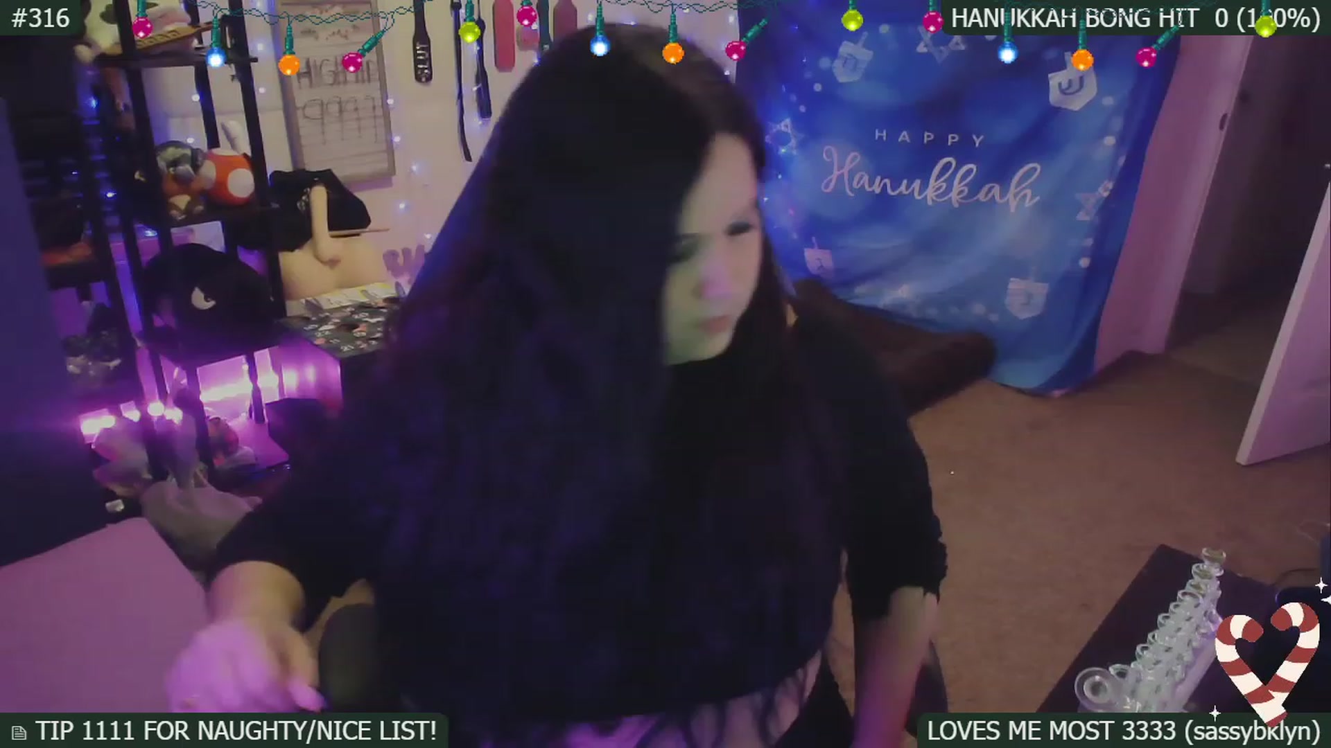 Gallery image thumbnail from HanukkahHoe's myfreecams stream on, 12/21/2022, 05:57 image 3 of 20