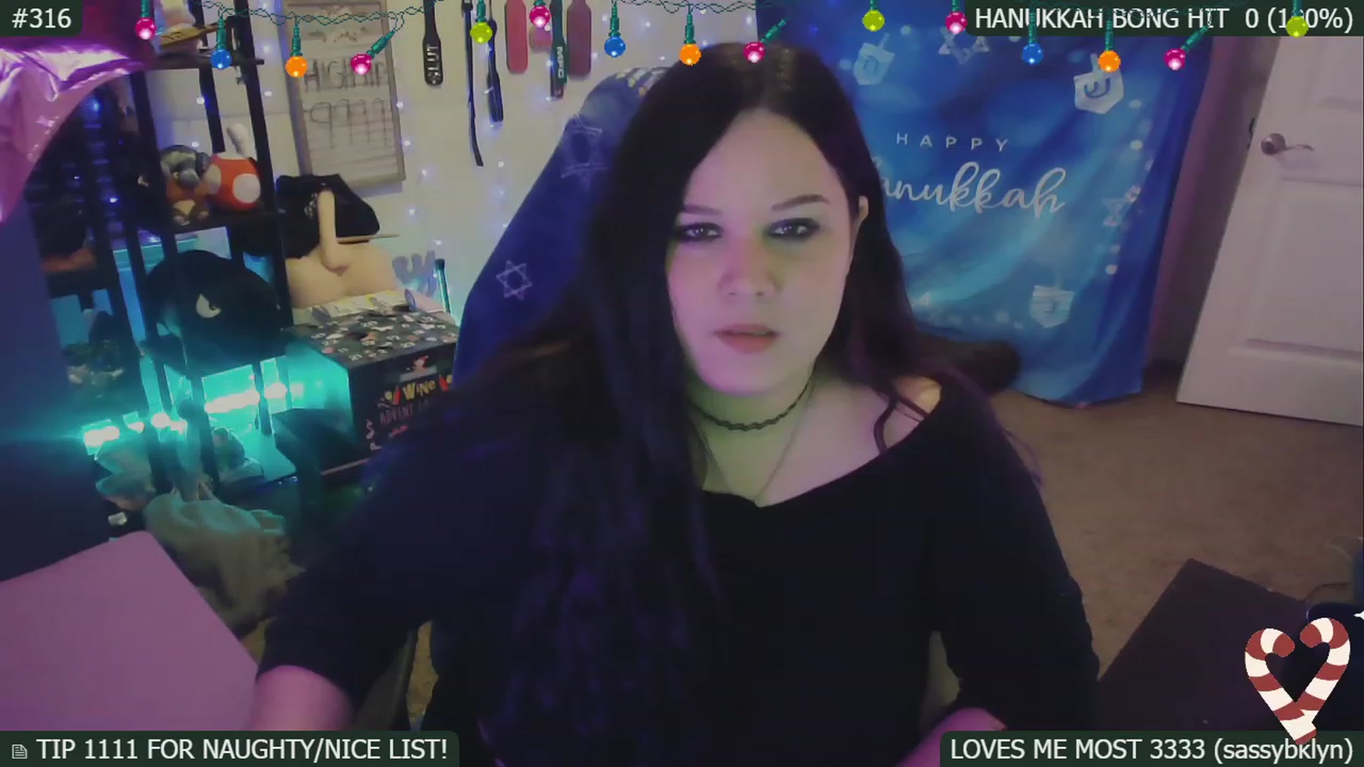 Gallery image thumbnail from HanukkahHoe's myfreecams stream on, 12/21/2022, 05:57 image 2 of 20